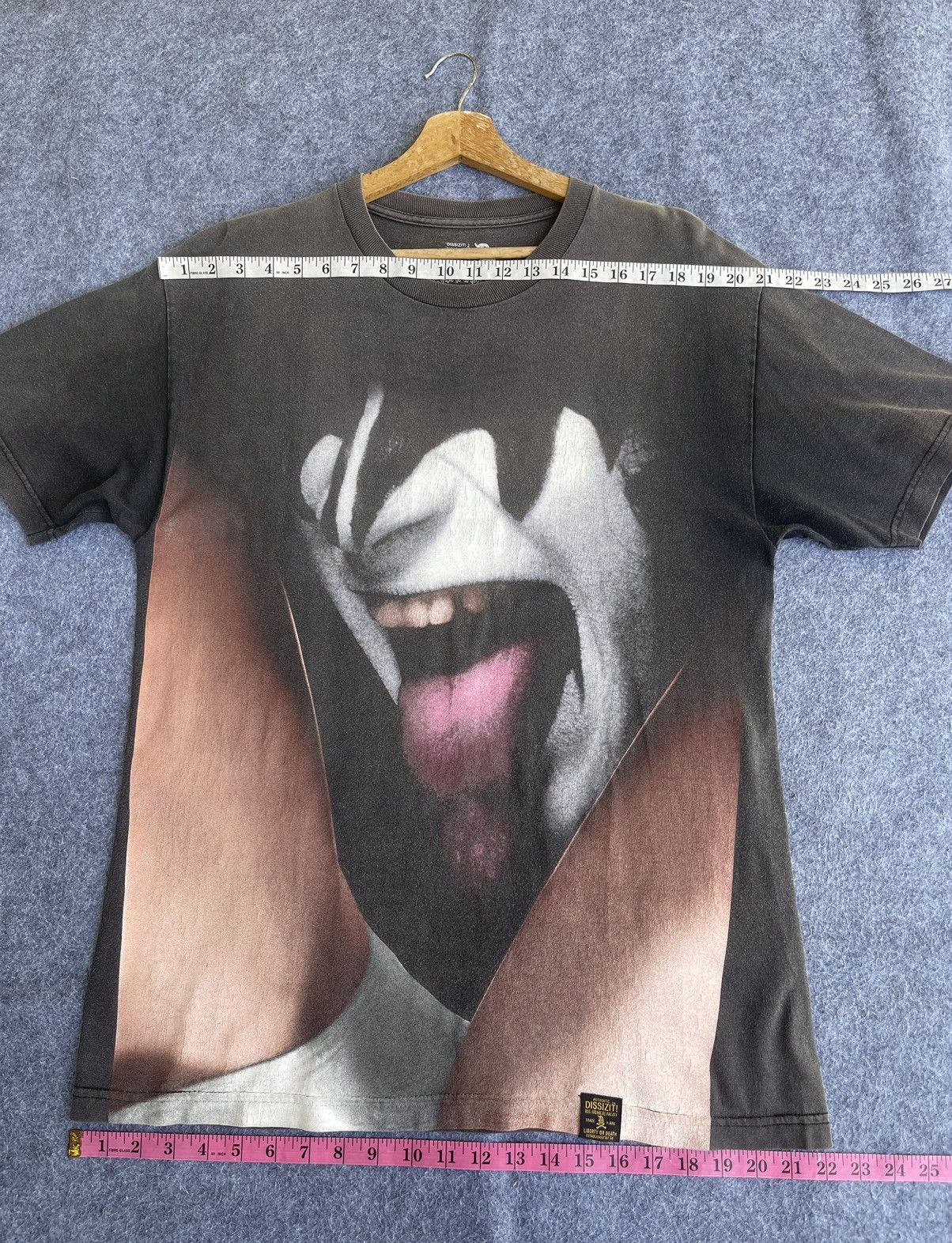 Dissizit Last Drop🔥Rare🔥SUN FADED KISS x DISSIZIT Tee Size US L / EU 52-54 / 3 - 12 Thumbnail