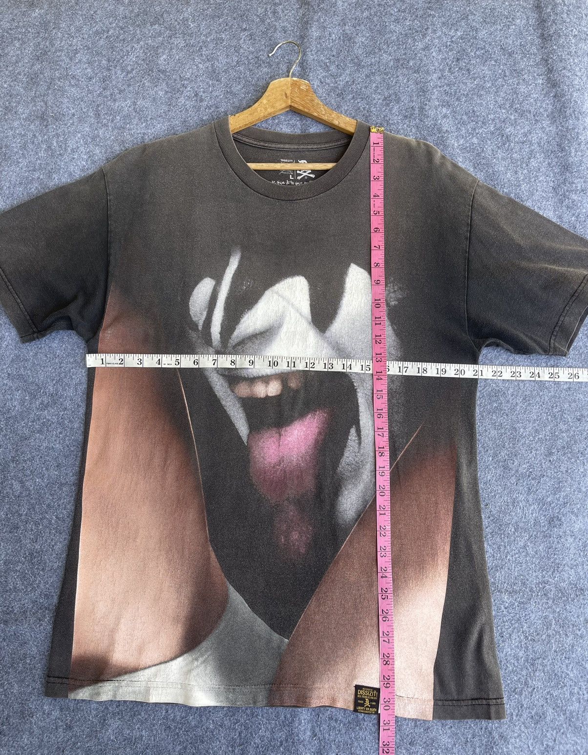Dissizit Last Drop🔥Rare🔥SUN FADED KISS x DISSIZIT Tee Size US L / EU 52-54 / 3 - 11 Thumbnail