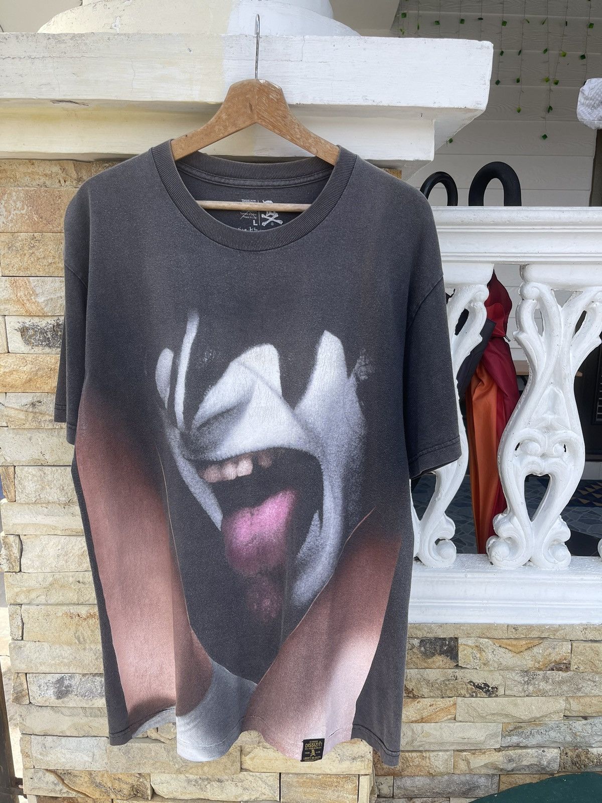 Dissizit Last Drop🔥Rare🔥SUN FADED KISS x DISSIZIT Tee Size US L / EU 52-54 / 3 - 1 Thumbnail