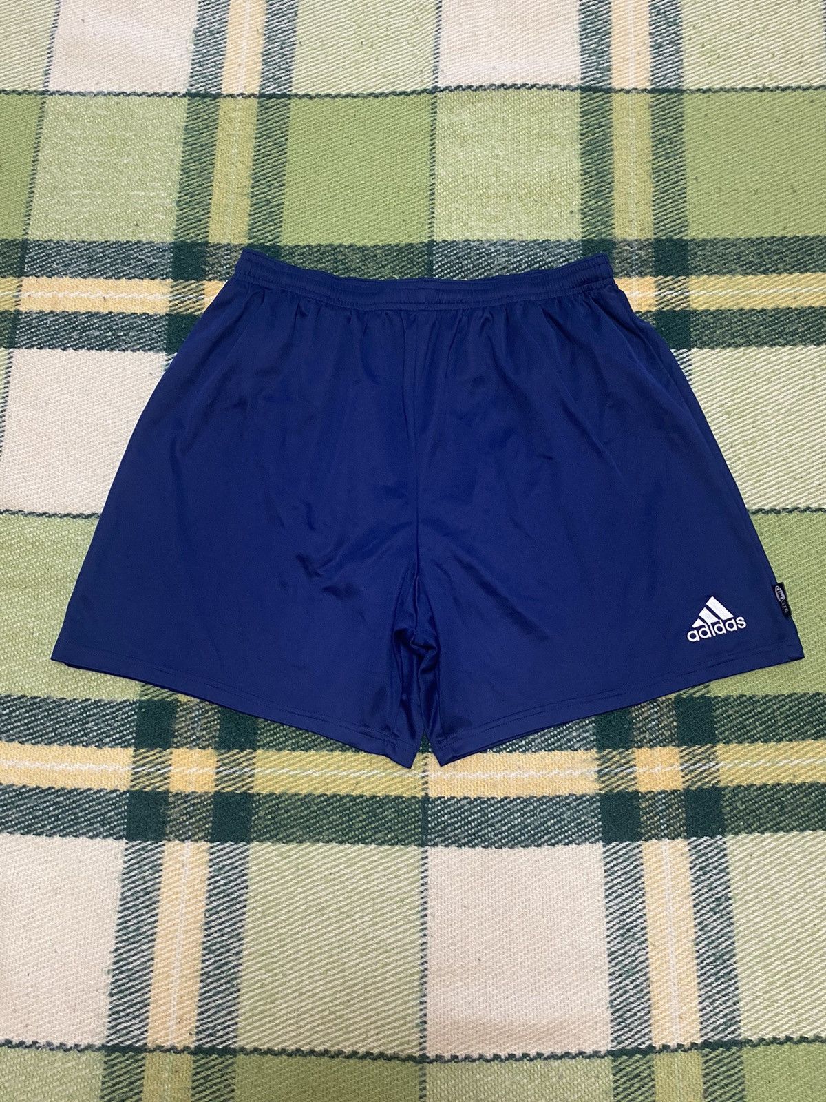 Adidas Vintage Adidas shorts streetwear y2k casual style size L Size US 34 / EU 50 - 1 Thumbnail