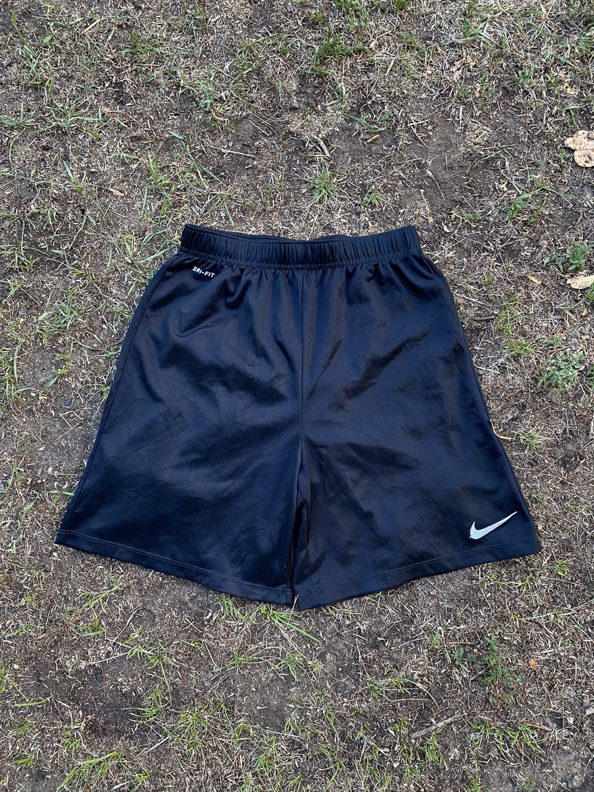 Nike Vintage Nike shorts streetwear swoosh casual y2k size S Size US 30 / EU 46 - 1 Thumbnail
