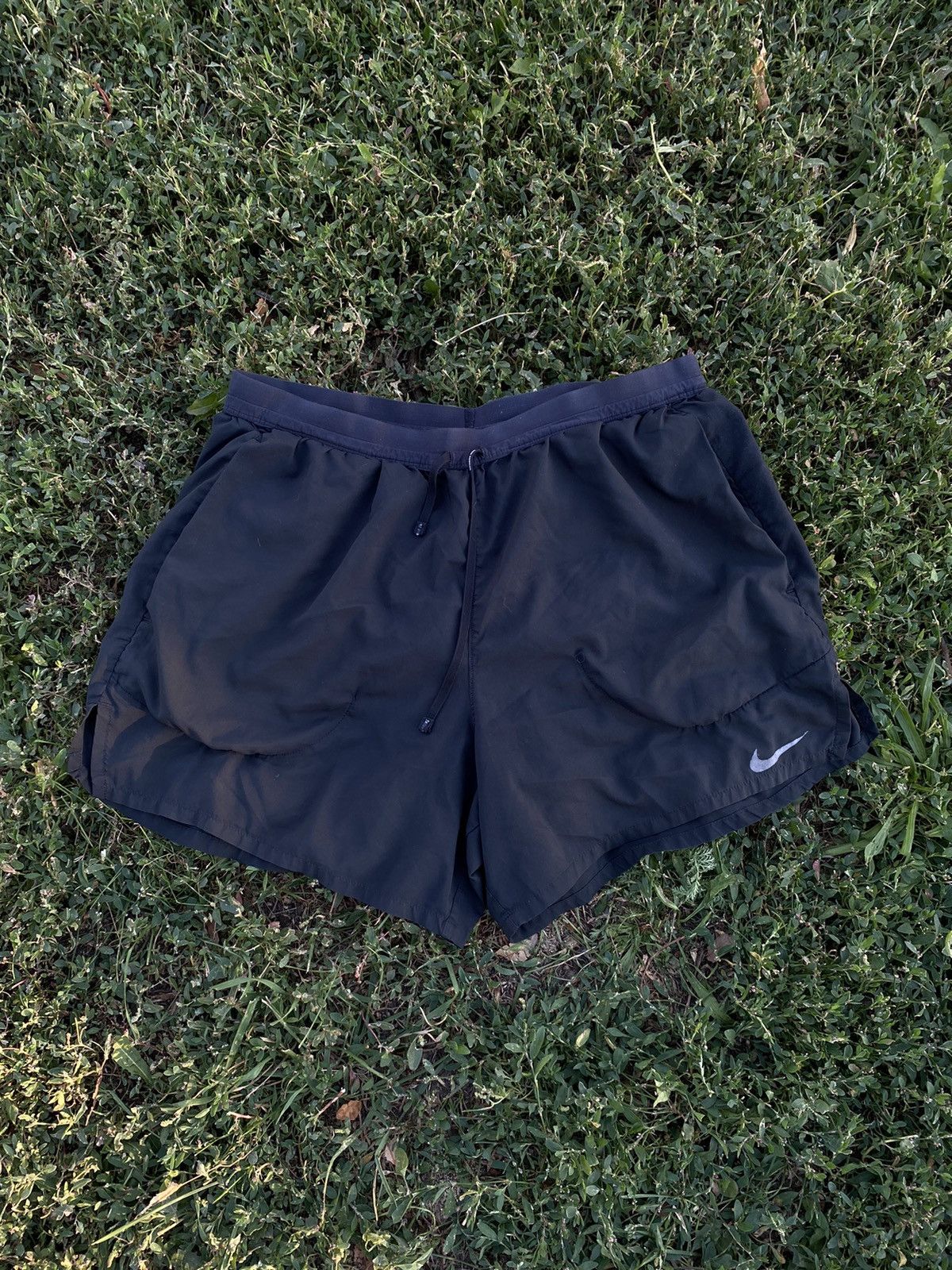 Nike Vintage Nike shorts streetwear swoosh casual y2k size L Size US 34 / EU 50 - 1 Thumbnail