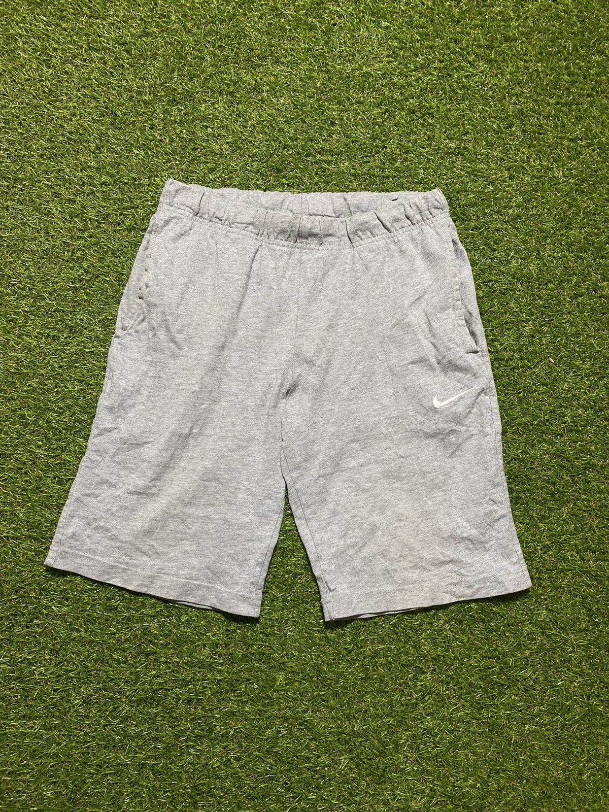 Nike Vintage Nike shorts streetwear swoosh casual y2k size S Size US 30 / EU 46 - 1 Thumbnail