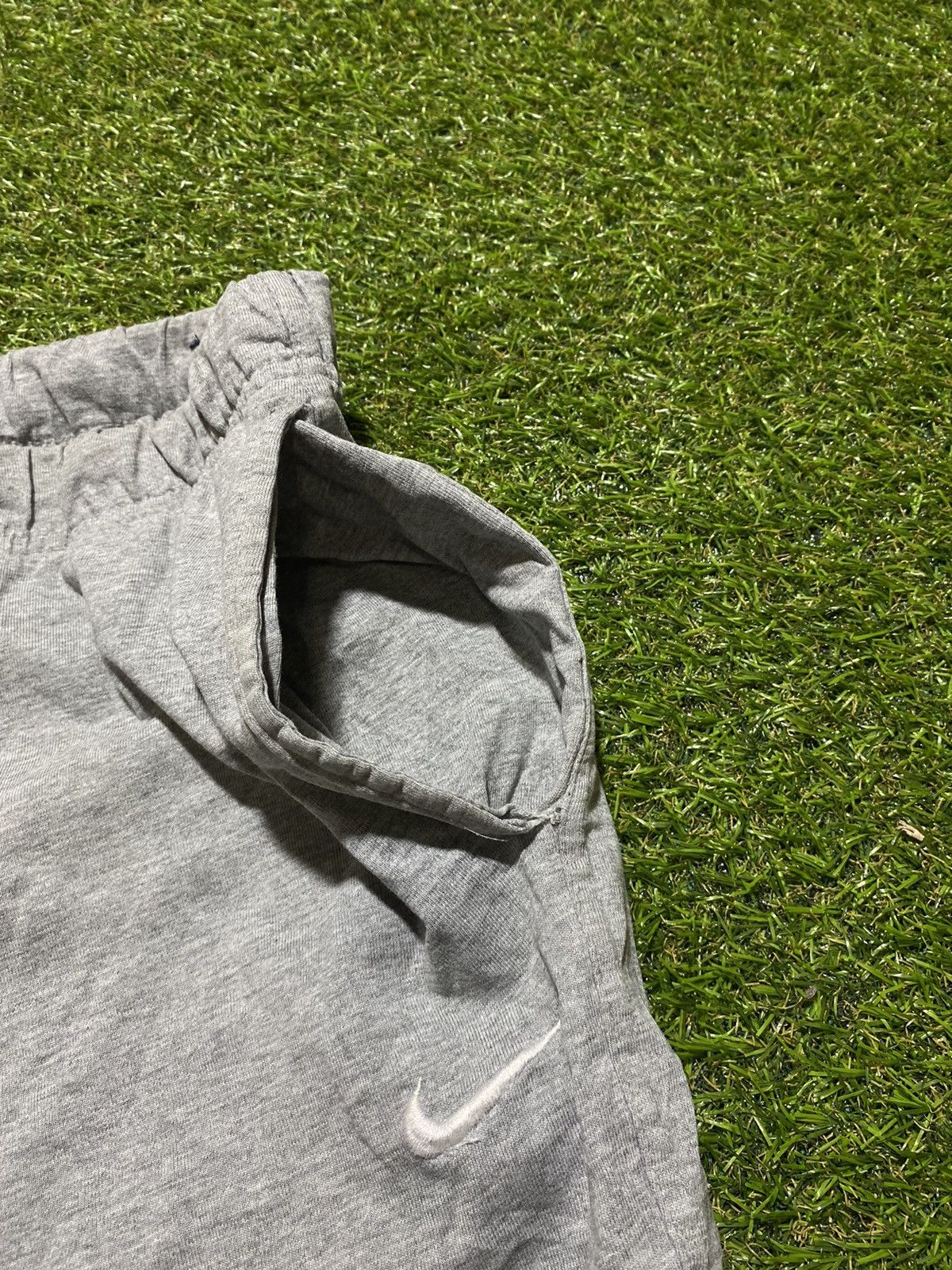 Nike Vintage Nike shorts streetwear swoosh casual y2k size S Size US 30 / EU 46 - 2 Thumbnail