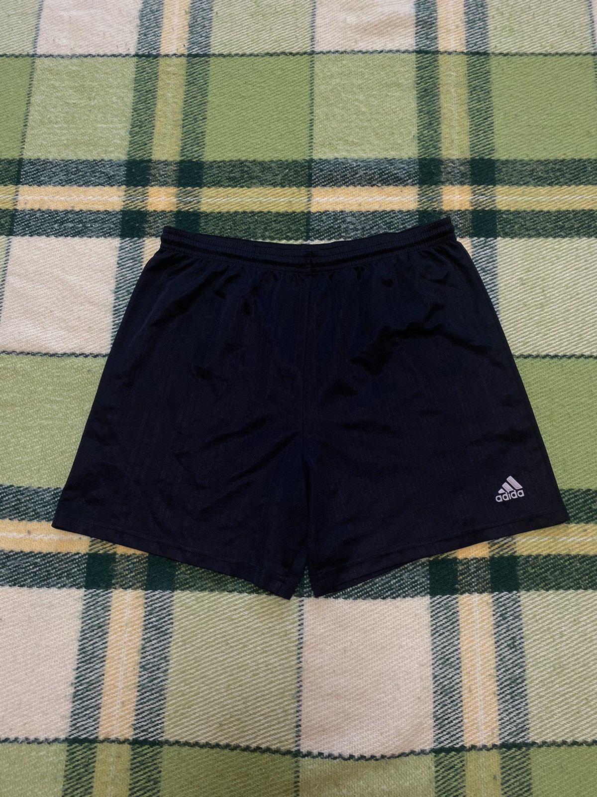 Adidas Vintage Adidas shorts streetwear y2k casual style size L Size US 34 / EU 50 - 1 Thumbnail