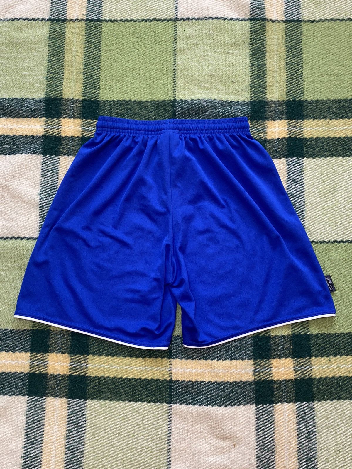 Adidas Vintage Adidas shorts streetwear y2k casual style size S Size US 30 / EU 46 - 3 Thumbnail