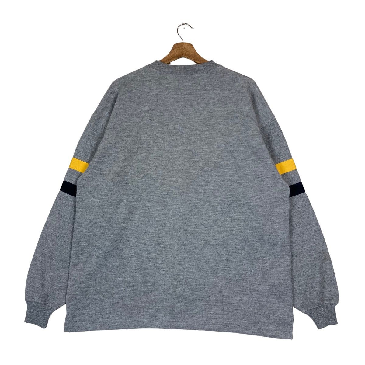 Vintage Vintage Leyton Houses Versus Sports Pullover Jumper Size US XL / EU 56 / 4 - 6 Thumbnail