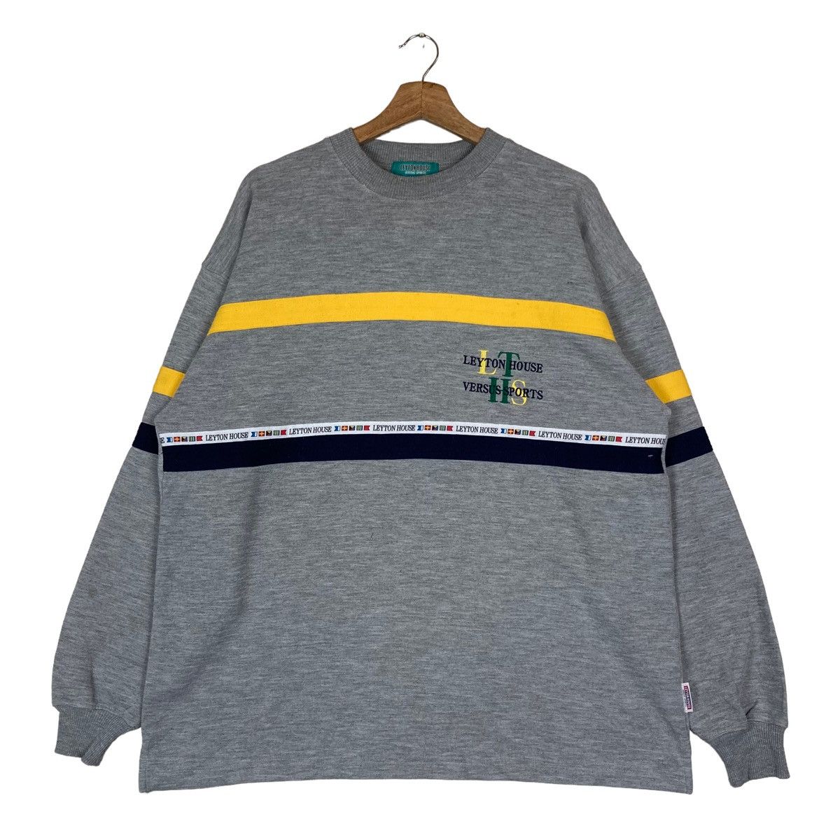 Vintage Vintage Leyton Houses Versus Sports Pullover Jumper Size US XL / EU 56 / 4 - 1 Thumbnail