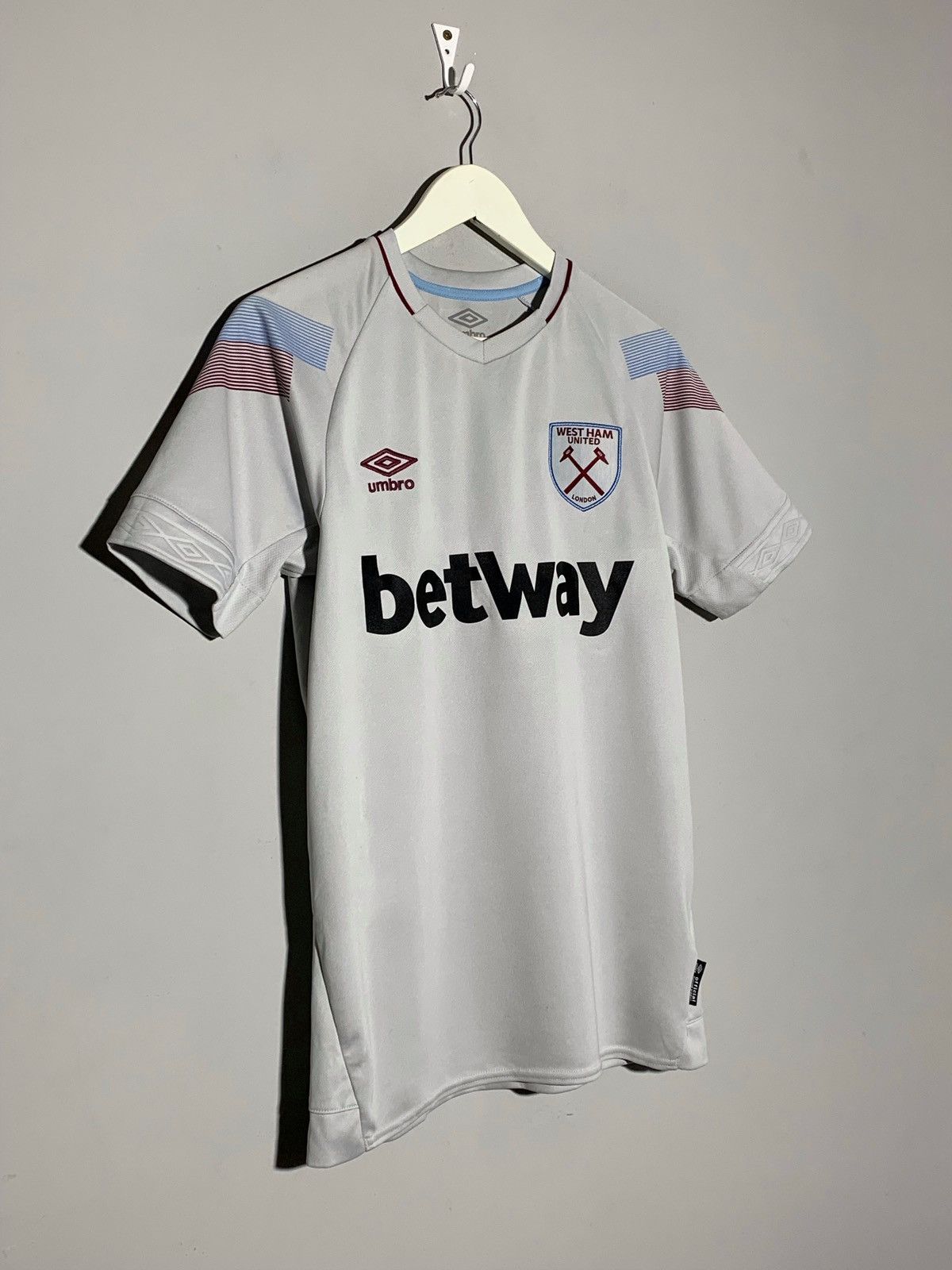 Umbro #7 Arnautovich West Ham 2018/19 football shirt Size US S / EU 44-46 / 1 - 4 Thumbnail