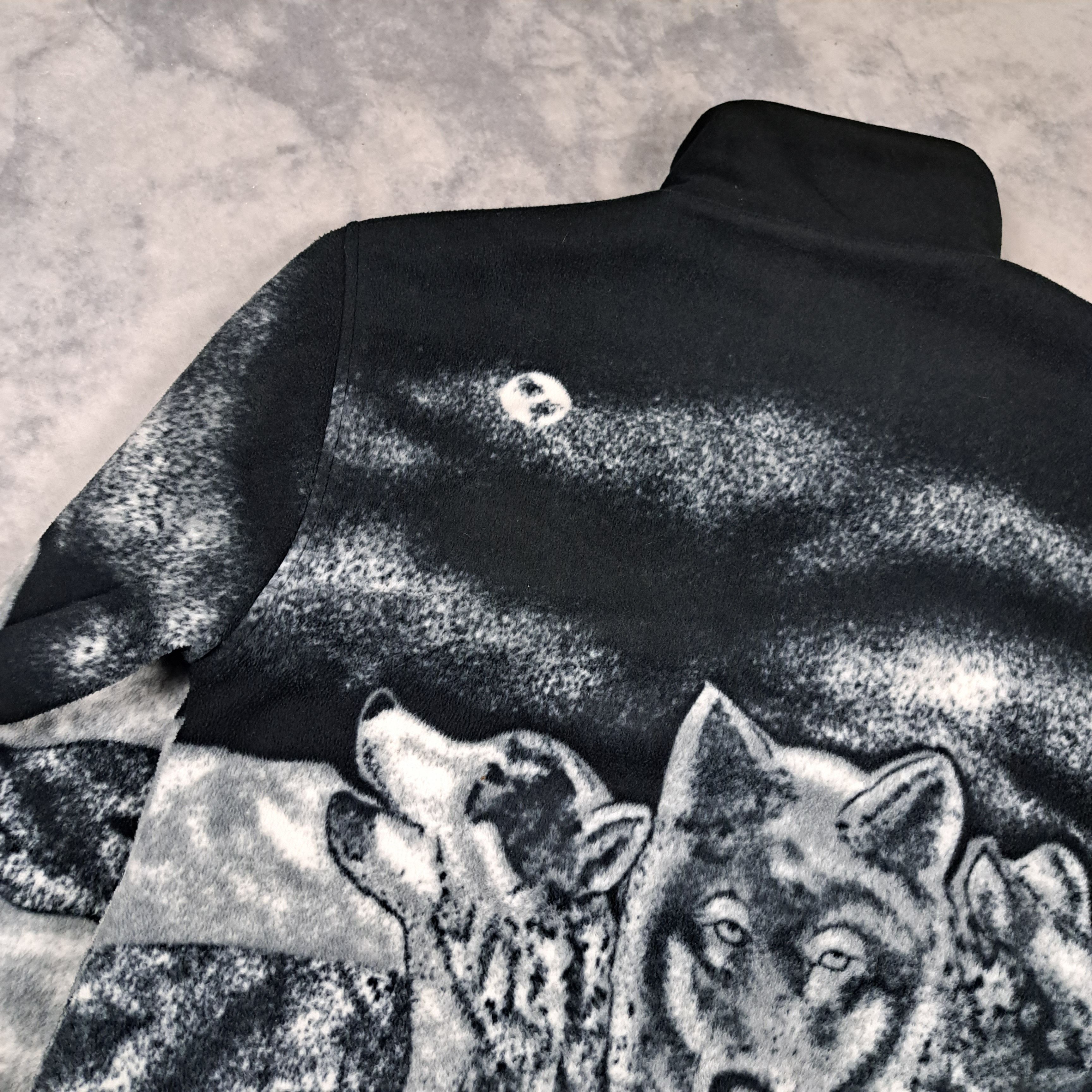 Vintage Vintage Overprint Wolves Fleece Jacket Sherpa Gorpcore Rare Size US XL / EU 56 / 4 - 4 Thumbnail