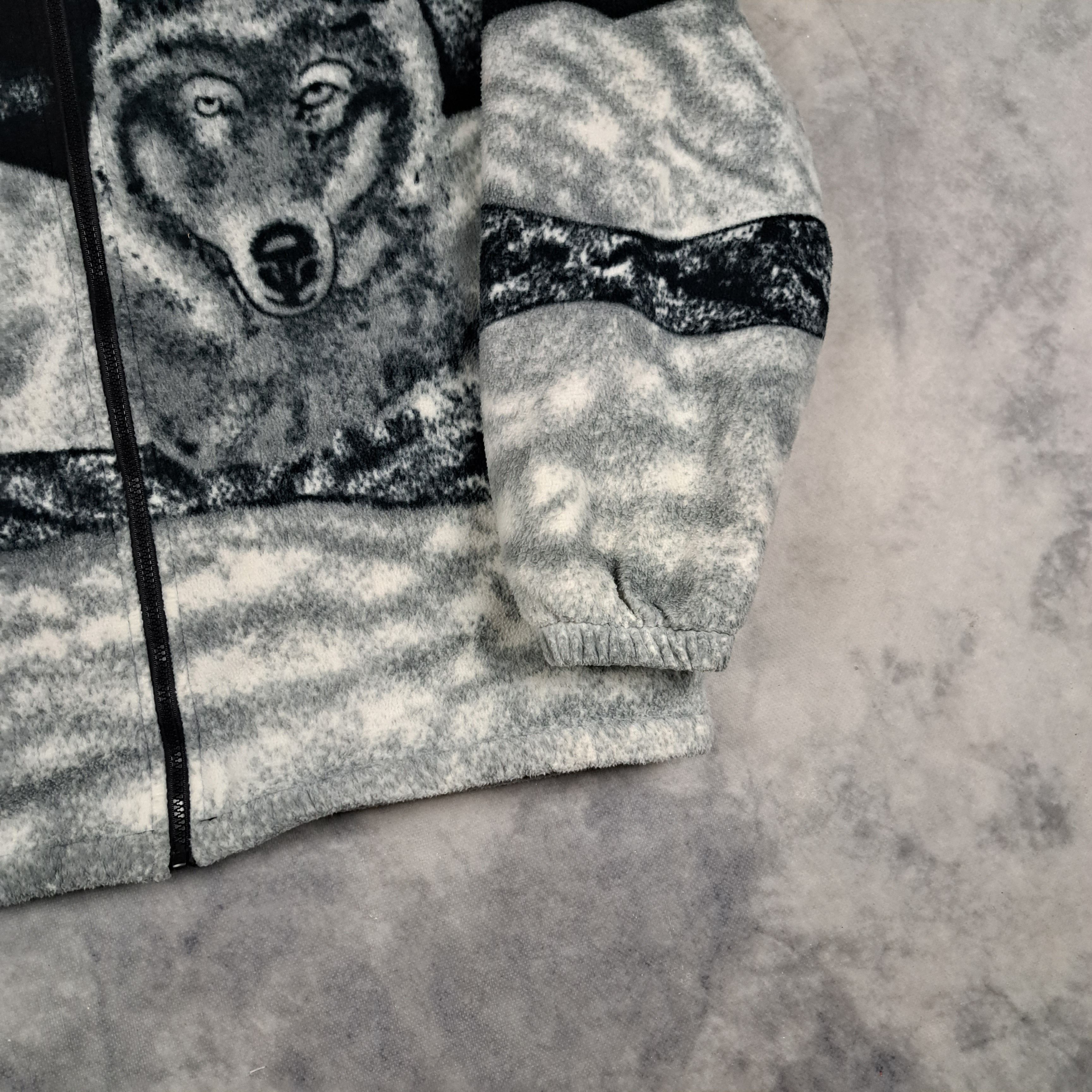 Vintage Vintage Overprint Wolves Fleece Jacket Sherpa Gorpcore Rare Size US XL / EU 56 / 4 - 7 Thumbnail