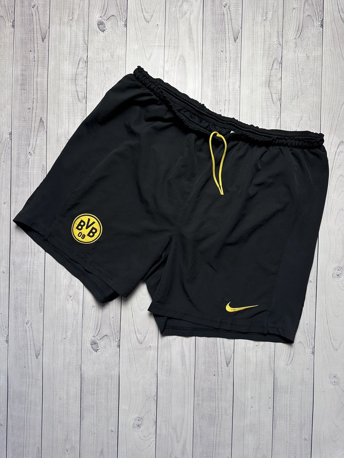 Nike × Vintage Vintage Nike Borussia Dortmund size XL total 90 Size US XL / EU 56 / 4 - 1 Thumbnail