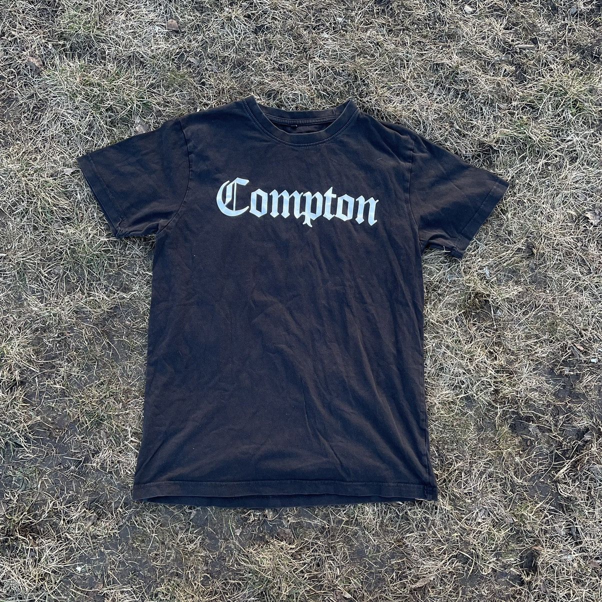 Vintage Vintage 90s Compton Graphic Tee Sun Faded Streetwear Baggy L Size US L / EU 52-54 / 3 - 1 Thumbnail