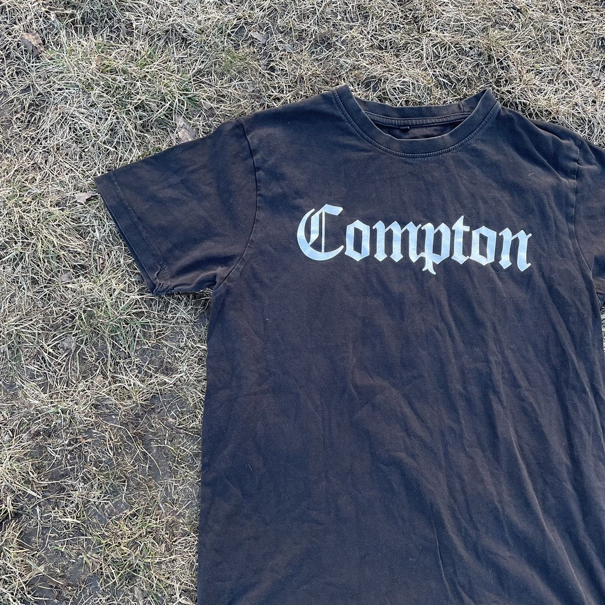 Vintage Vintage 90s Compton Graphic Tee Sun Faded Streetwear Baggy L Size US L / EU 52-54 / 3 - 2 Thumbnail