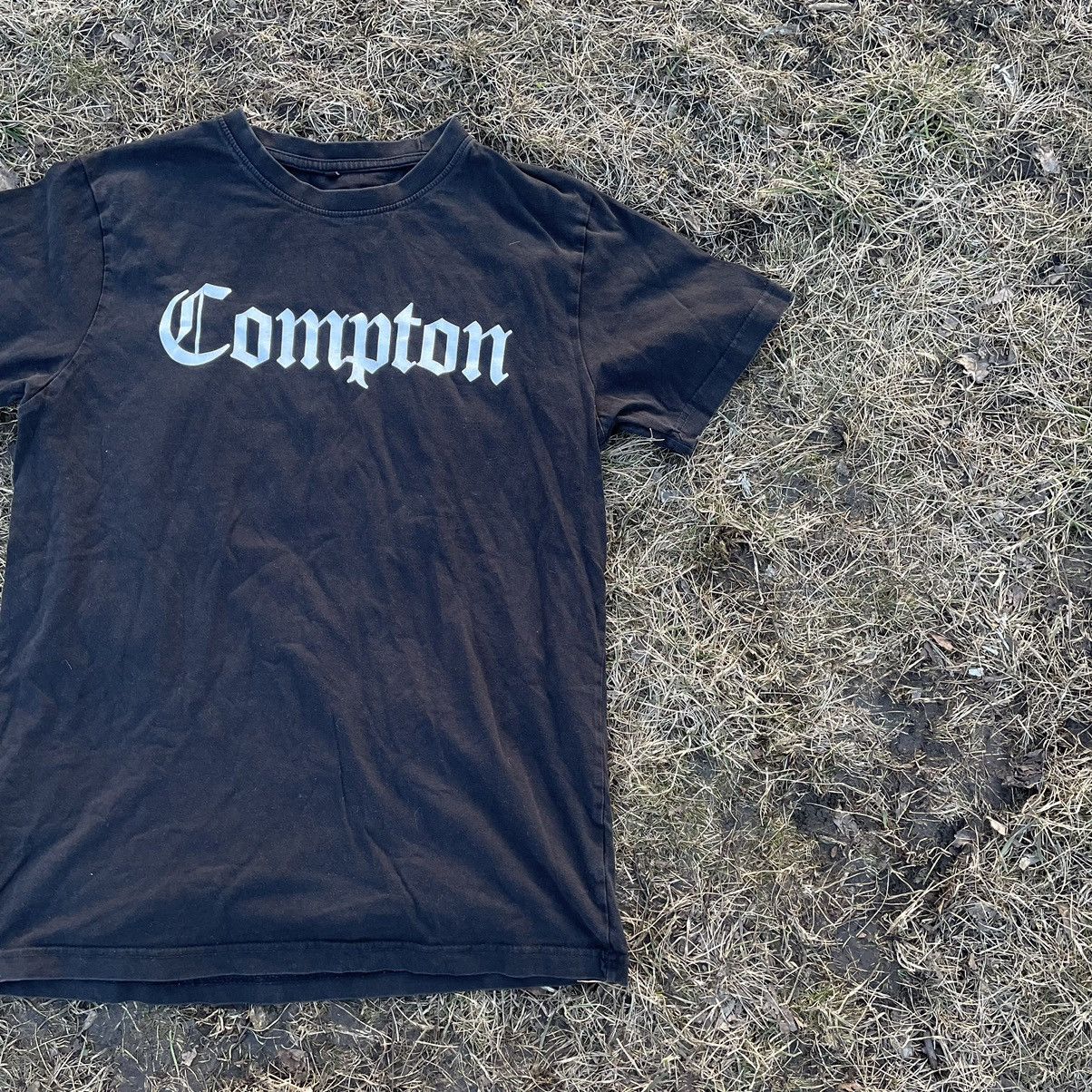 Vintage Vintage 90s Compton Graphic Tee Sun Faded Streetwear Baggy L Size US L / EU 52-54 / 3 - 3 Thumbnail
