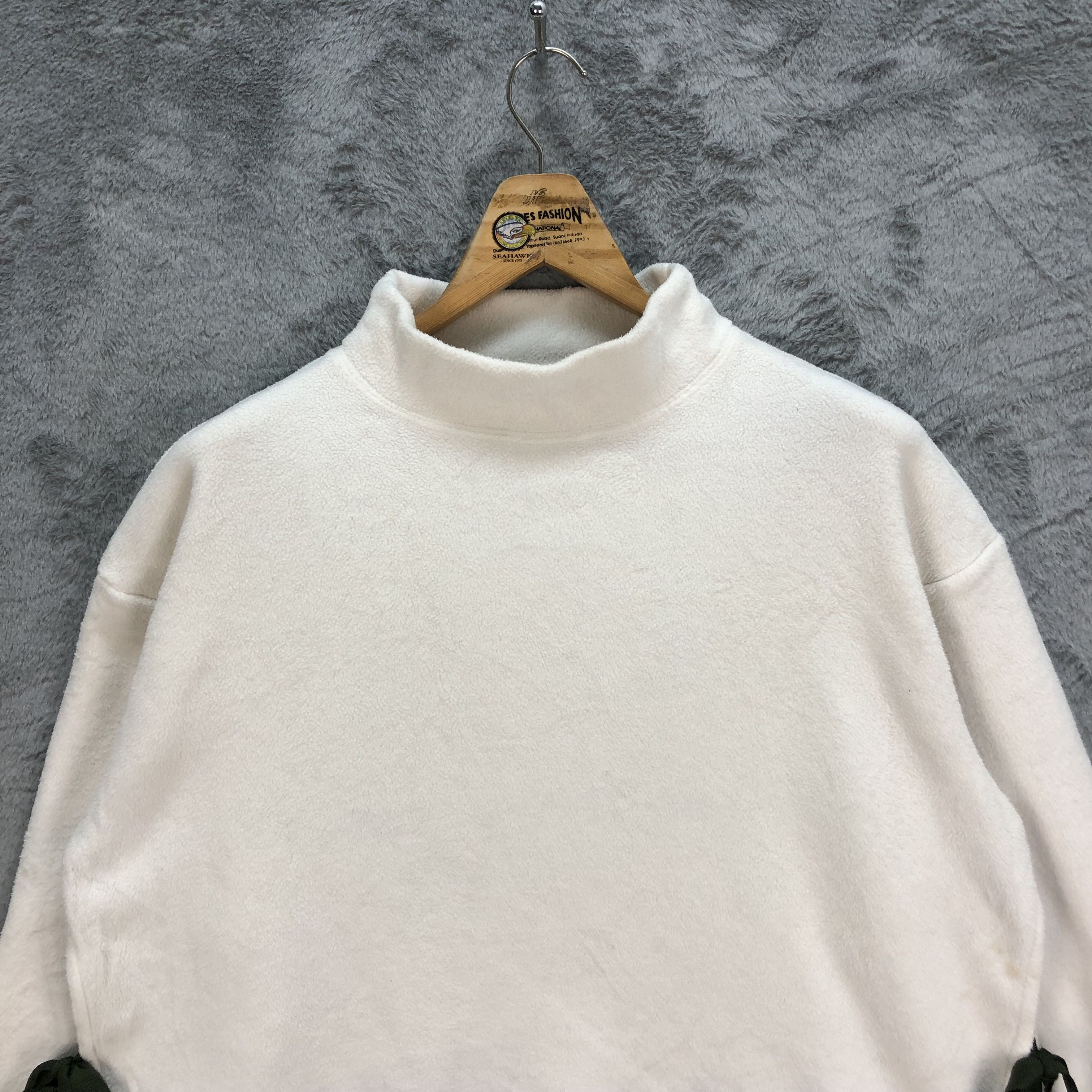 Uniqlo × White Mountaineering Uniqlo X White Mountaineering White Fleece #6007-217 Size M / US 6-8 / IT 42-44 - 2 Thumbnail