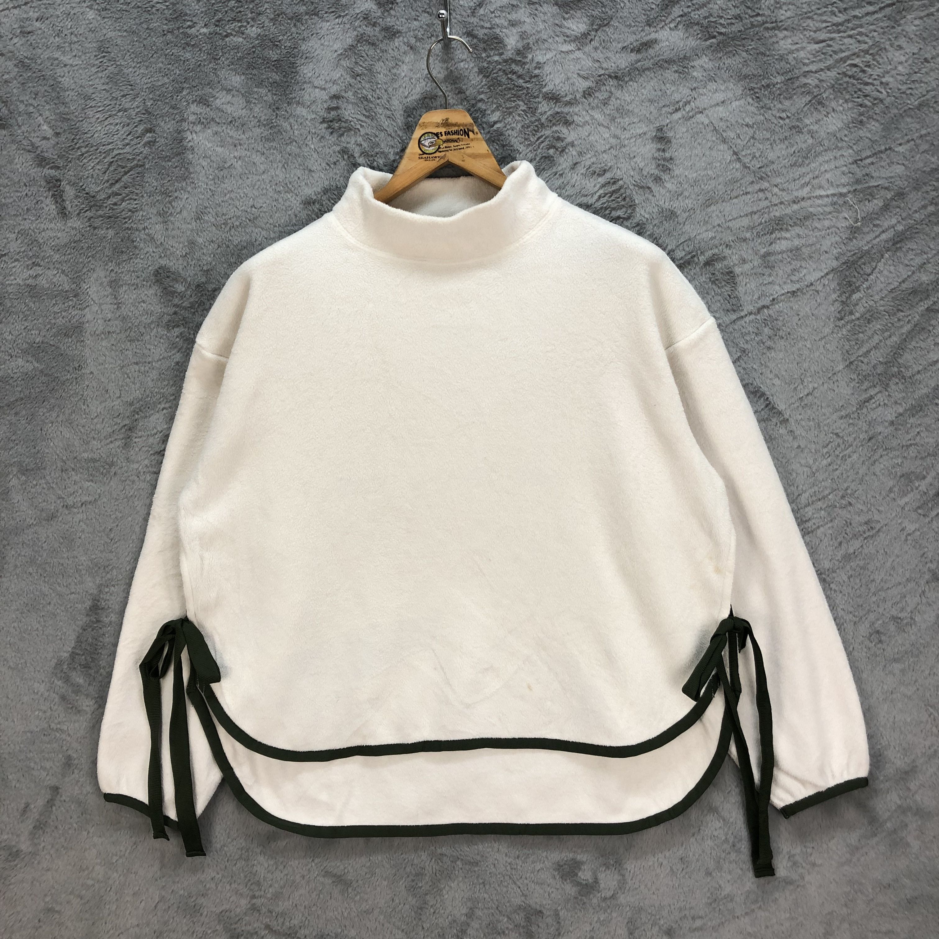 Uniqlo × White Mountaineering Uniqlo X White Mountaineering White Fleece #6007-217 Size M / US 6-8 / IT 42-44 - 1 Thumbnail