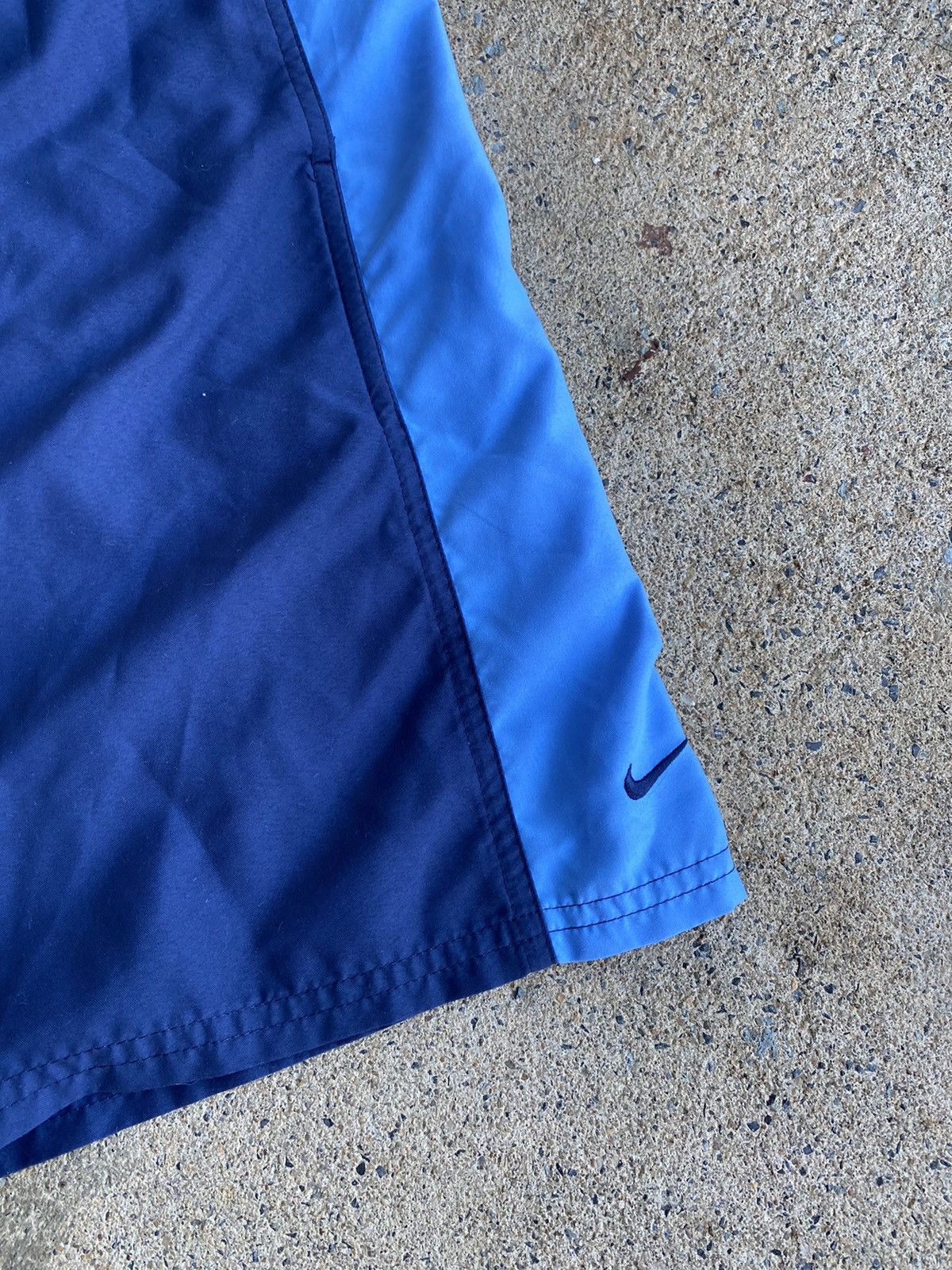 Nike × Vintage Vintage Y2K Nike Blue Lined Shorts Size US 26 / EU 42 - 2 Thumbnail