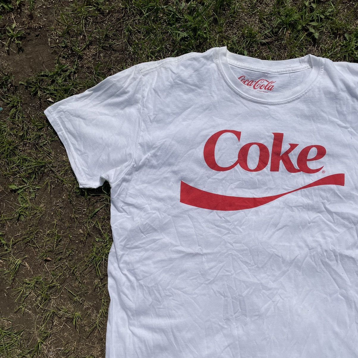 Vintage Vintage 90s Coca Cola Graphic Tee Sun Faded Streetwear L Size US L / EU 52-54 / 3 - 2 Thumbnail