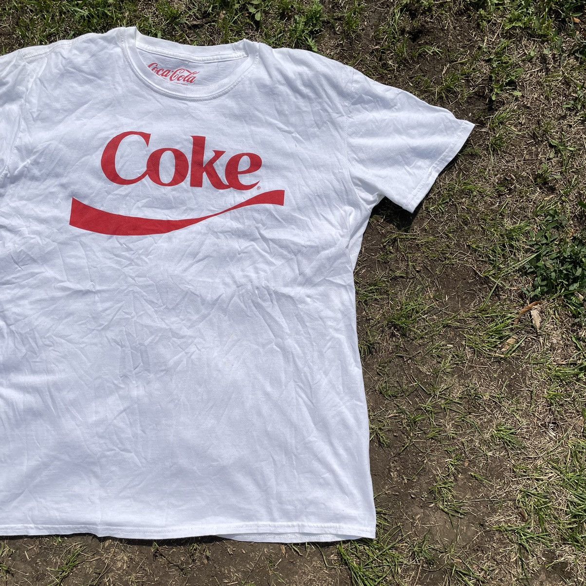 Vintage Vintage 90s Coca Cola Graphic Tee Sun Faded Streetwear L Size US L / EU 52-54 / 3 - 3 Thumbnail