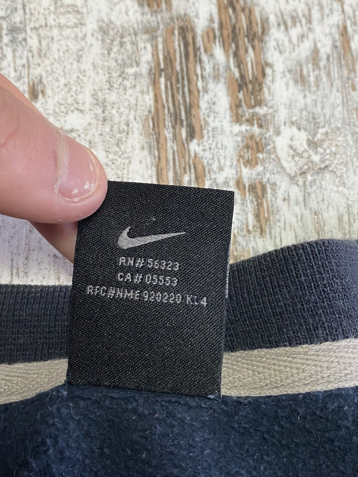 Nike Mens Vintage Nike swoosh sweatshirt y2k rare acg streetwear Size US L / EU 52-54 / 3 - 8 Thumbnail