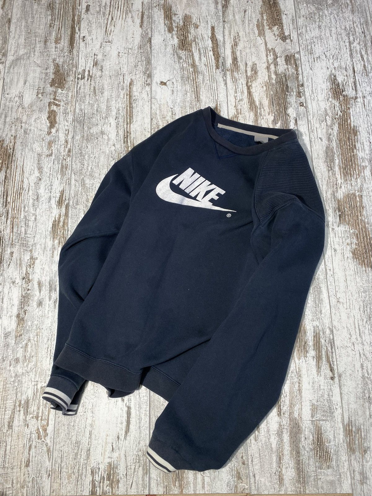 Nike Mens Vintage Nike swoosh sweatshirt y2k rare acg streetwear Size US L / EU 52-54 / 3 - 1 Thumbnail