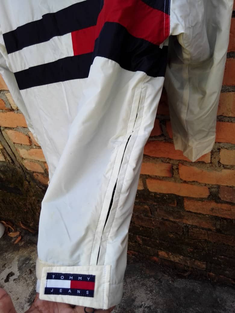Sports Specialties × Tommy Hilfiger × Vintage Tommy Hilfiger/ Tommy Jeans Jacket Hooded Big Logo Size US M / EU 48-50 / 2 - 5 Thumbnail