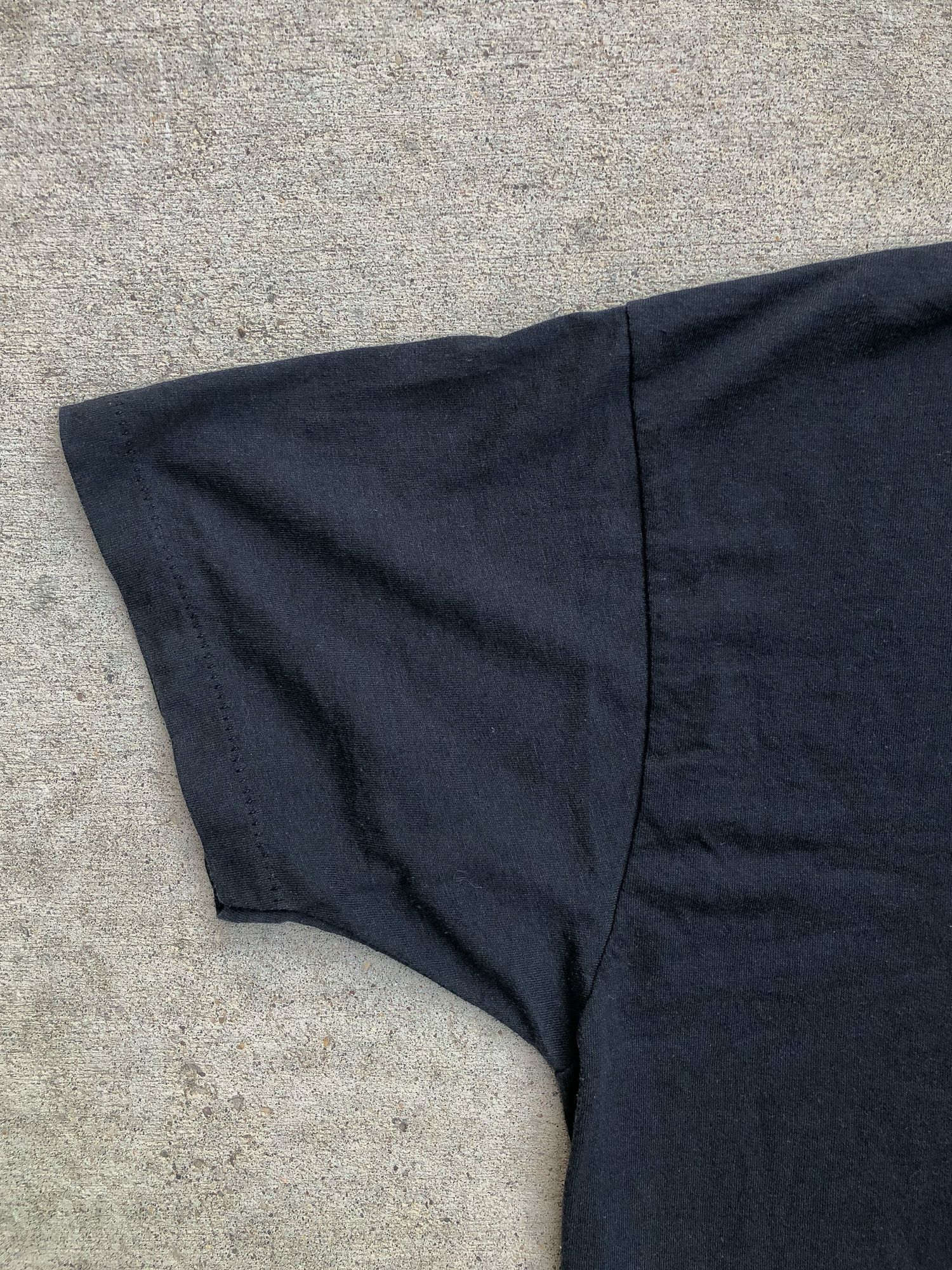 Vintage Vintage 90s Single Stitch Faded Black T Shirt Size US L / EU 52-54 / 3 - 3 Thumbnail