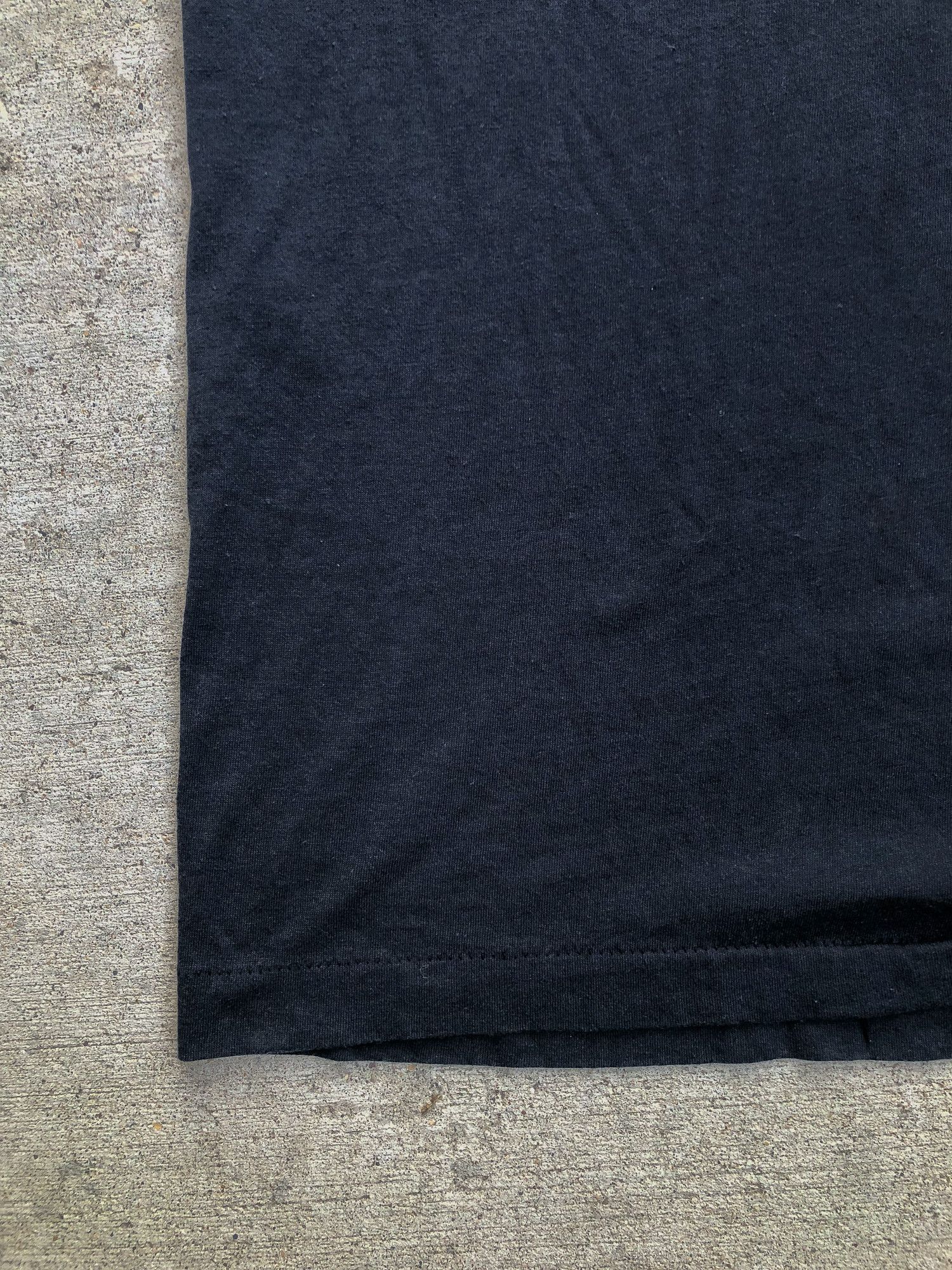 Vintage Vintage 90s Single Stitch Faded Black T Shirt Size US L / EU 52-54 / 3 - 4 Thumbnail