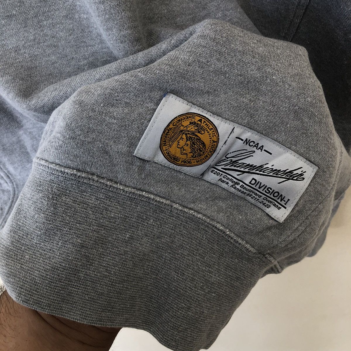 Japanese Brand VINTAGE DESCENTE NCAA CHAMPIONSHIP DIVISION-1 SWEATSHIRT Size US M / EU 48-50 / 2 - 6 Thumbnail