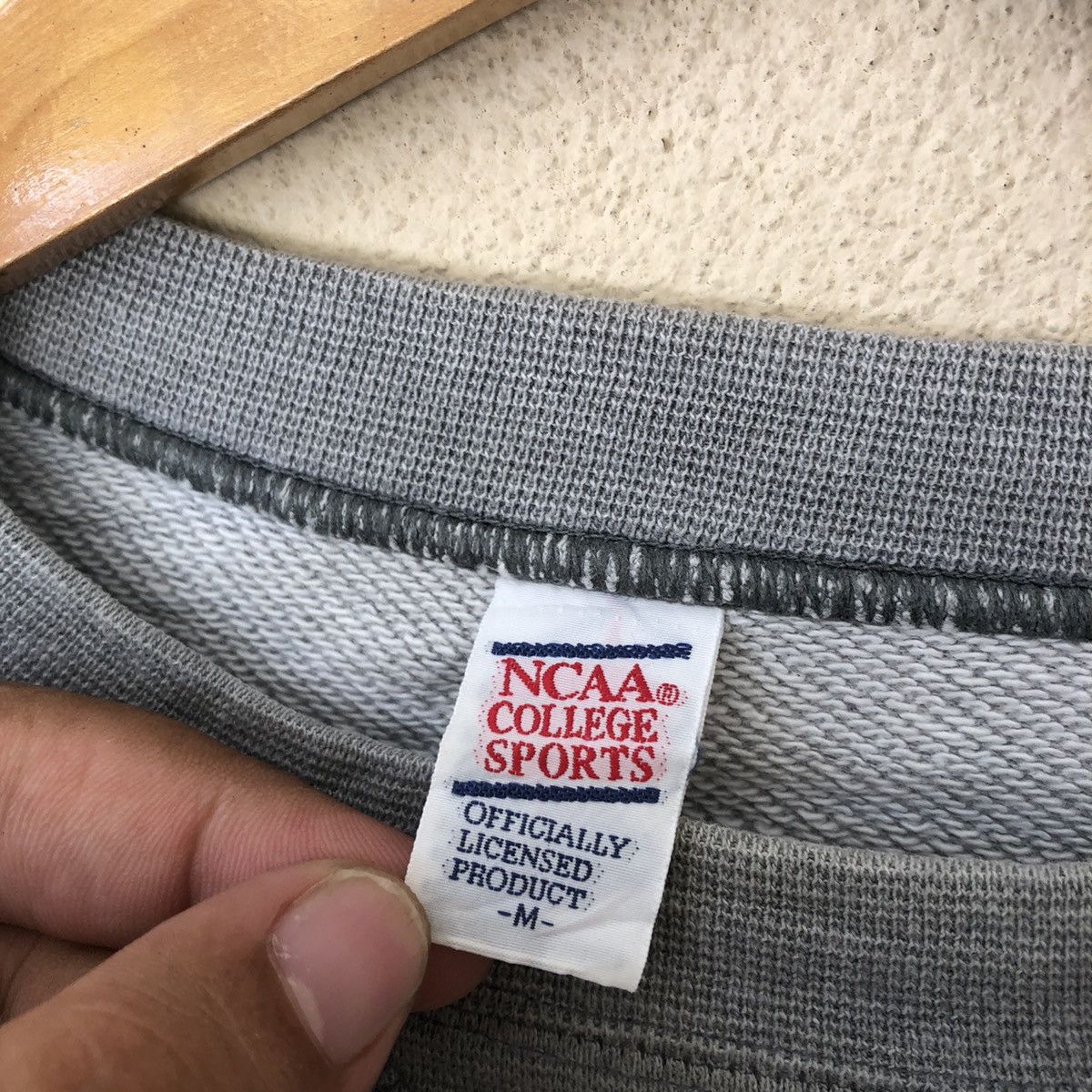 Japanese Brand VINTAGE DESCENTE NCAA CHAMPIONSHIP DIVISION-1 SWEATSHIRT Size US M / EU 48-50 / 2 - 8 Thumbnail