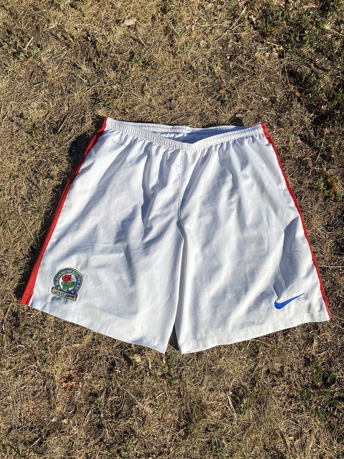 Nike Vintage Nike shorts streetwear swoosh casual y2k size XL Size US 36 / EU 52 - 1 Thumbnail