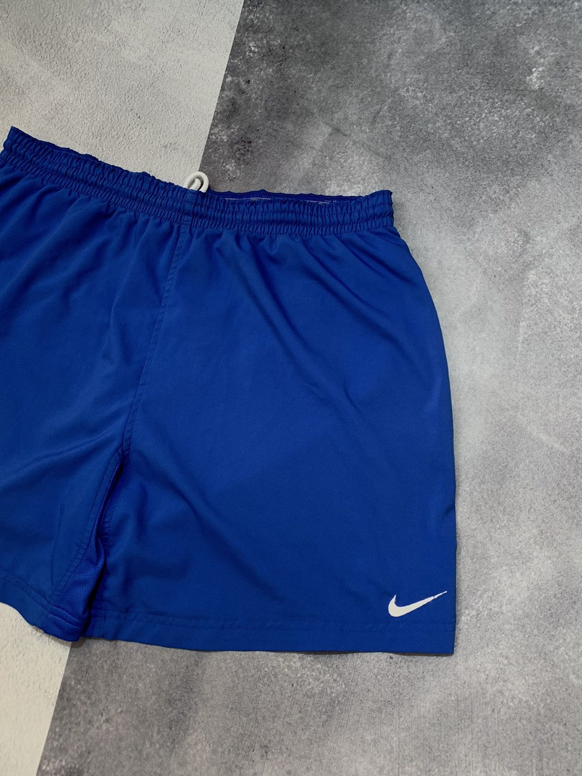 Nike Vintage Nike shorts swoosh streetwear Y2K style size L Size US 34 / EU 50 - 2 Thumbnail