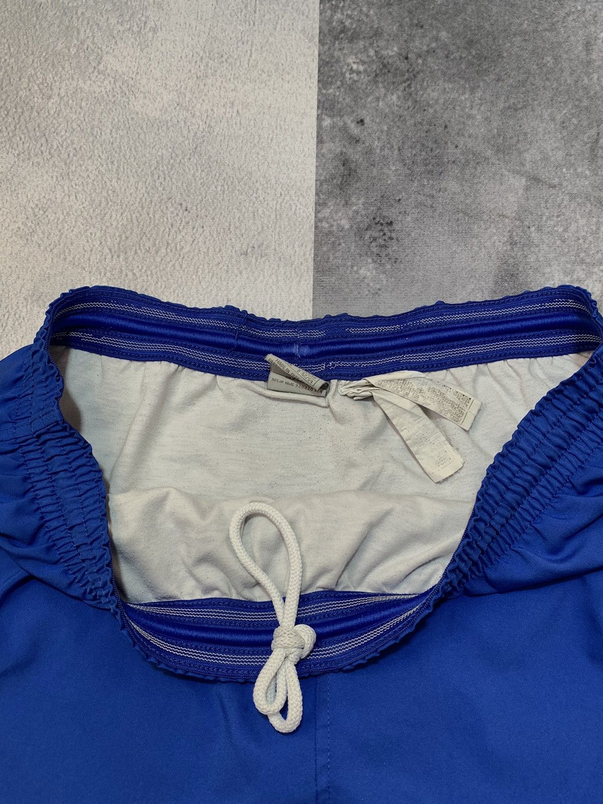 Nike Vintage Nike shorts swoosh streetwear Y2K style size L Size US 34 / EU 50 - 3 Thumbnail