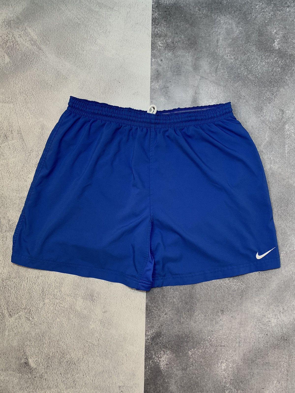 Nike Vintage Nike shorts swoosh streetwear Y2K style size L Size US 34 / EU 50 - 1 Thumbnail