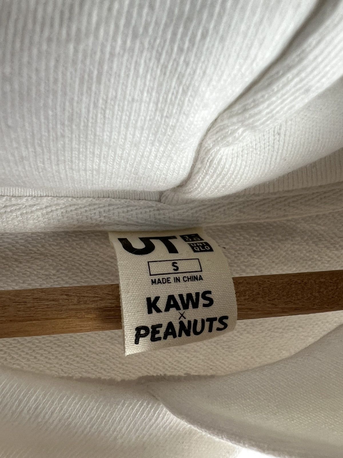 Kaws × Peanuts × Uniqlo Uniqlo x Kaws x Peanuts collaboration joe kaws snoopy hoodie Size US S / EU 44-46 / 1 - 2 Thumbnail