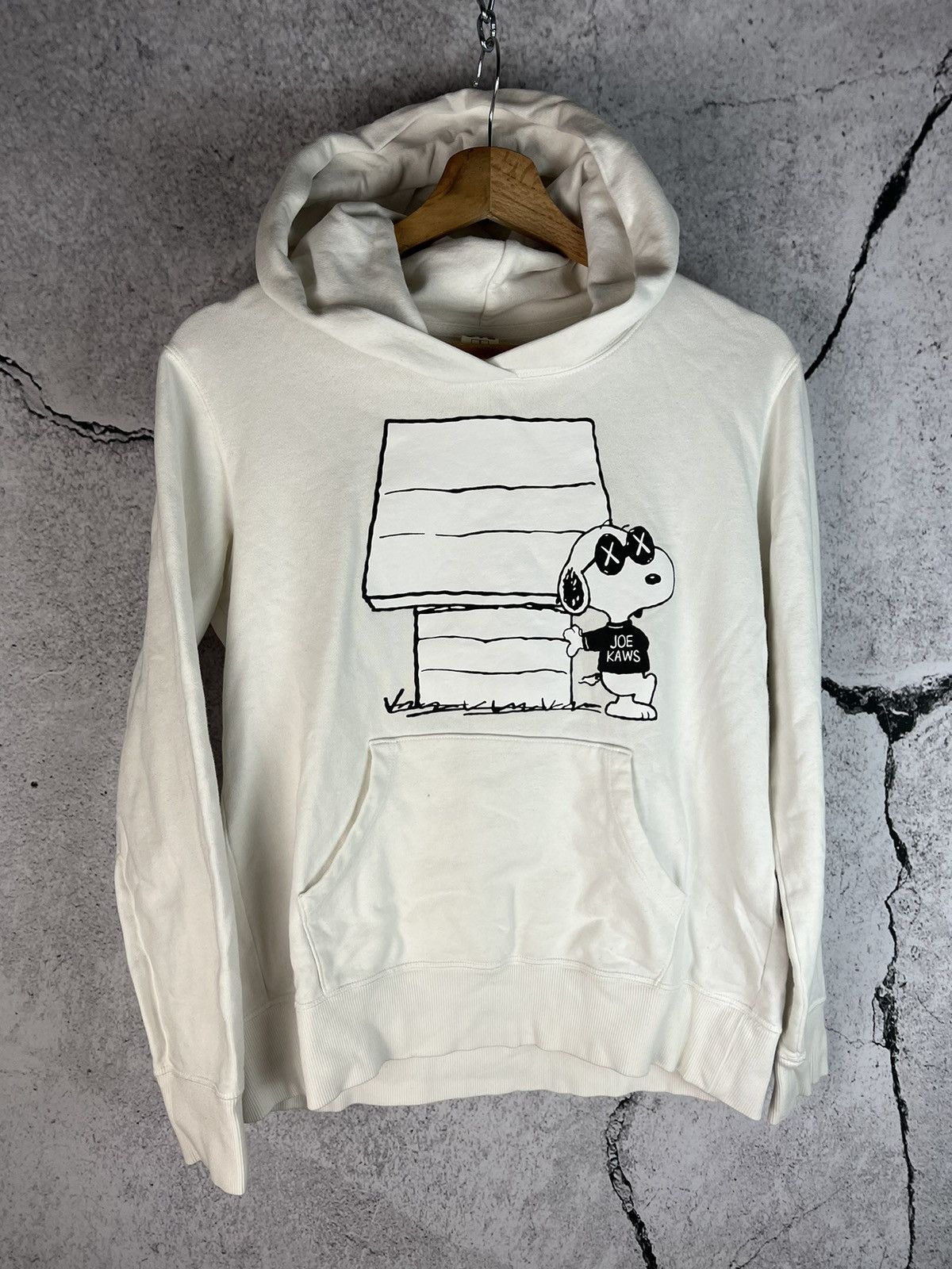 Uniqlo Uniqlo x Kaws x Peanuts collaboration joe kaws snoopy hoodie Grailed