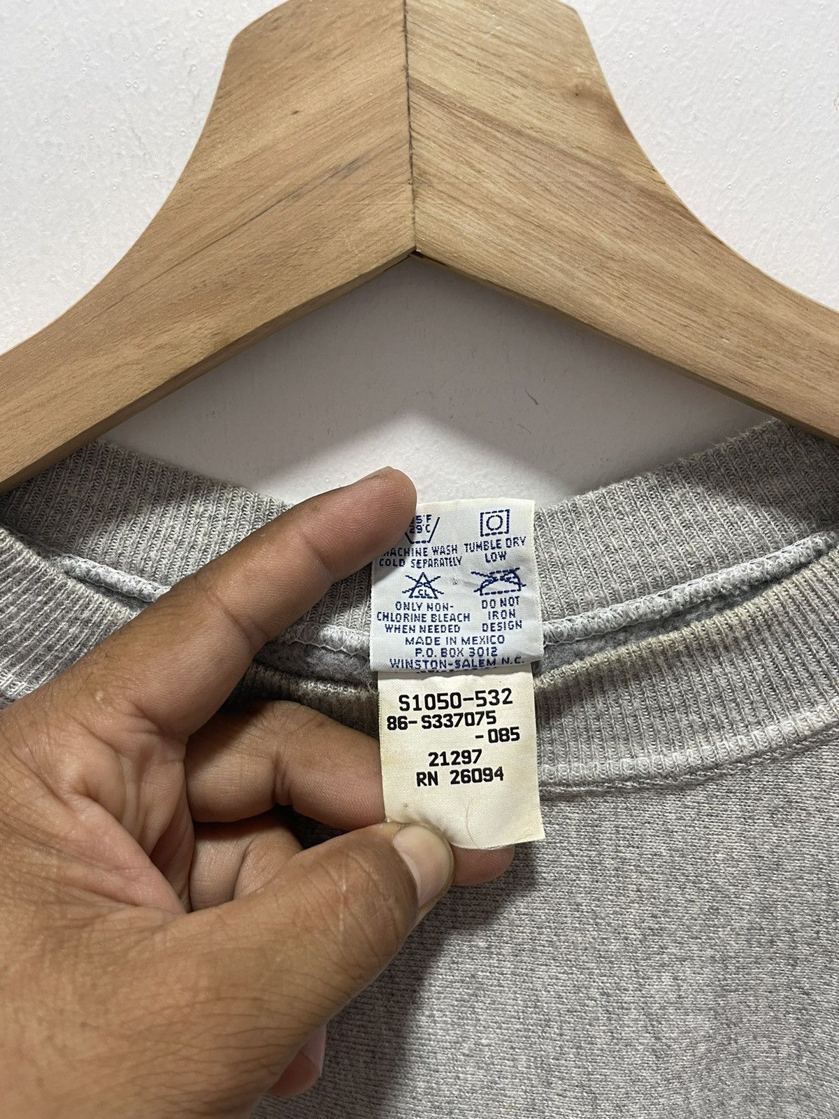 Champion VINTAGE 80s90s CHAMPION REVERSE WEAVE MINI LOGO C SWEATSHIRT Size US S / EU 44-46 / 1 - 9 Thumbnail