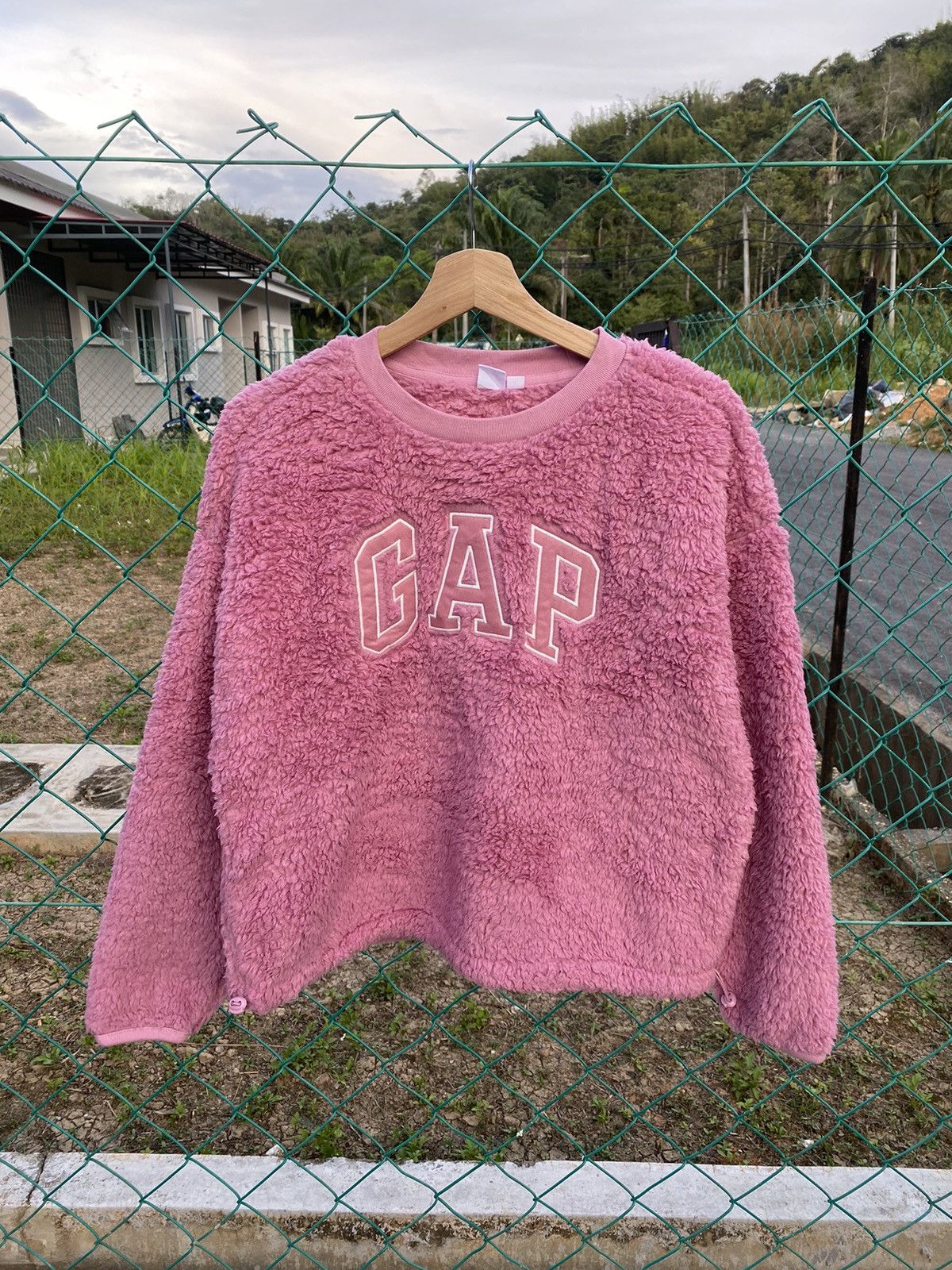 image of Gap Fuzzy Cropped Sweater in Pink, Women's (Size Small)