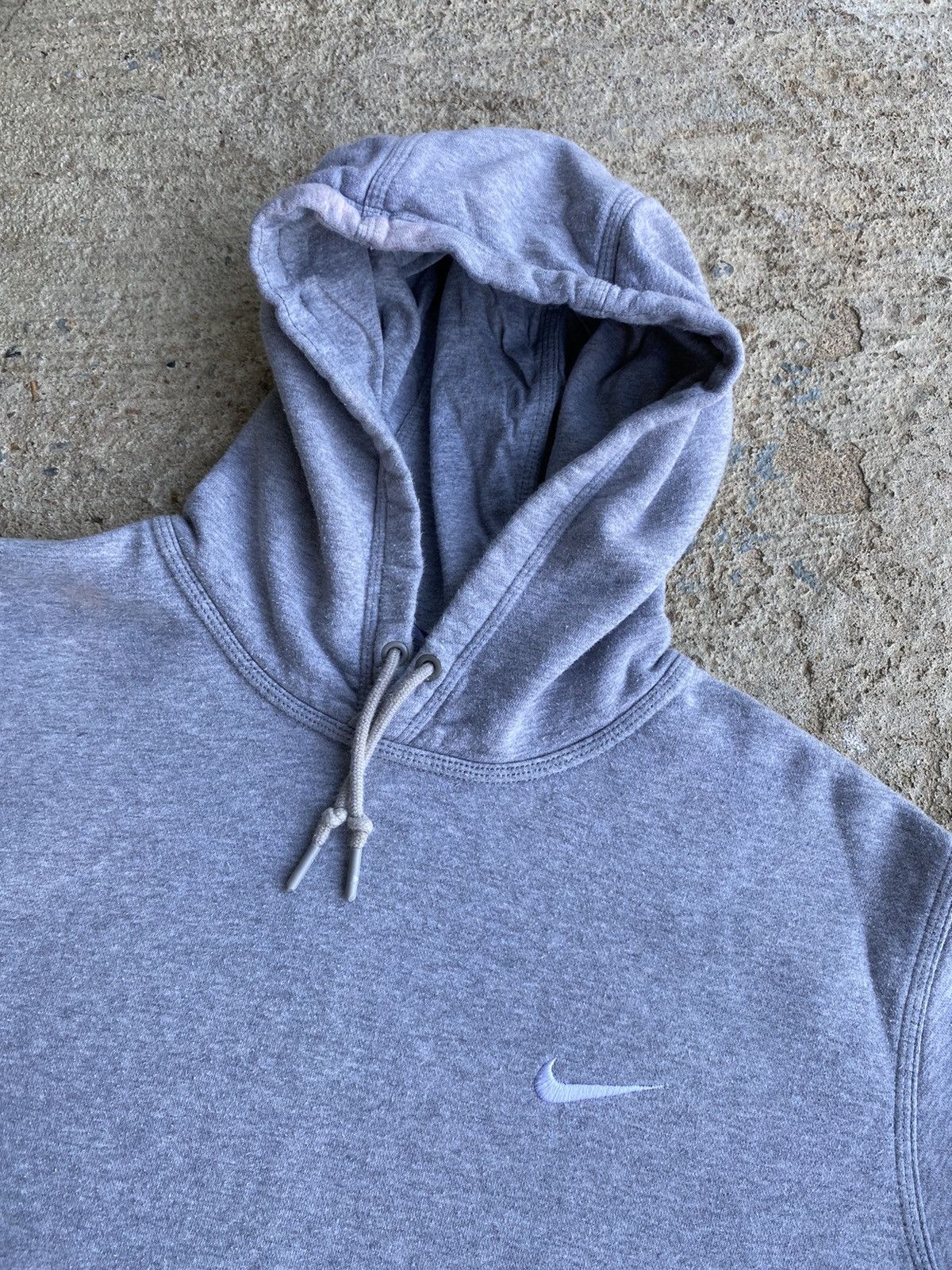 Nike × Vintage Vintage Style Y2K Nike Grey Hoodie Essential Sweatshirt Size US XXL / EU 58 / 5 - 2 Thumbnail