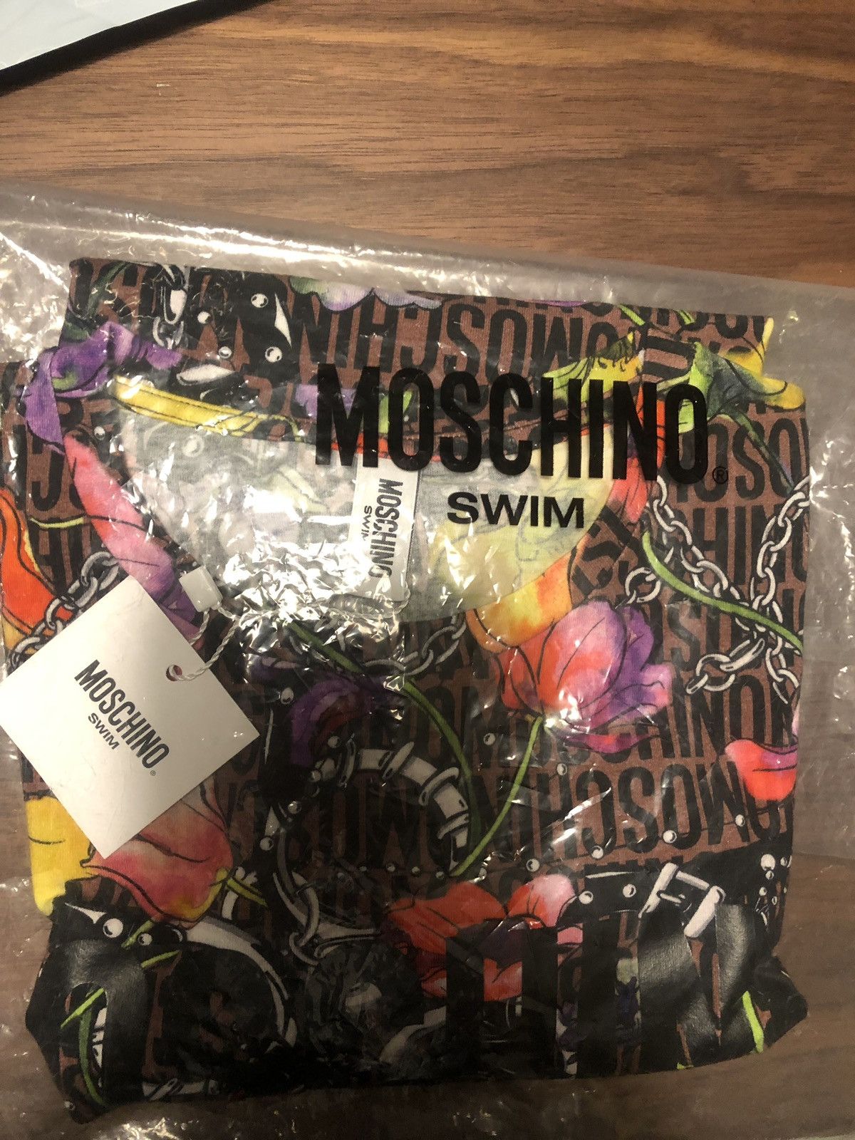 Moschino MOSCHINO Swim ALLOVER PRINTED LOGO T-Shirt in Floral&Straps Size US XS / EU 42 / 0 - 9 Thumbnail