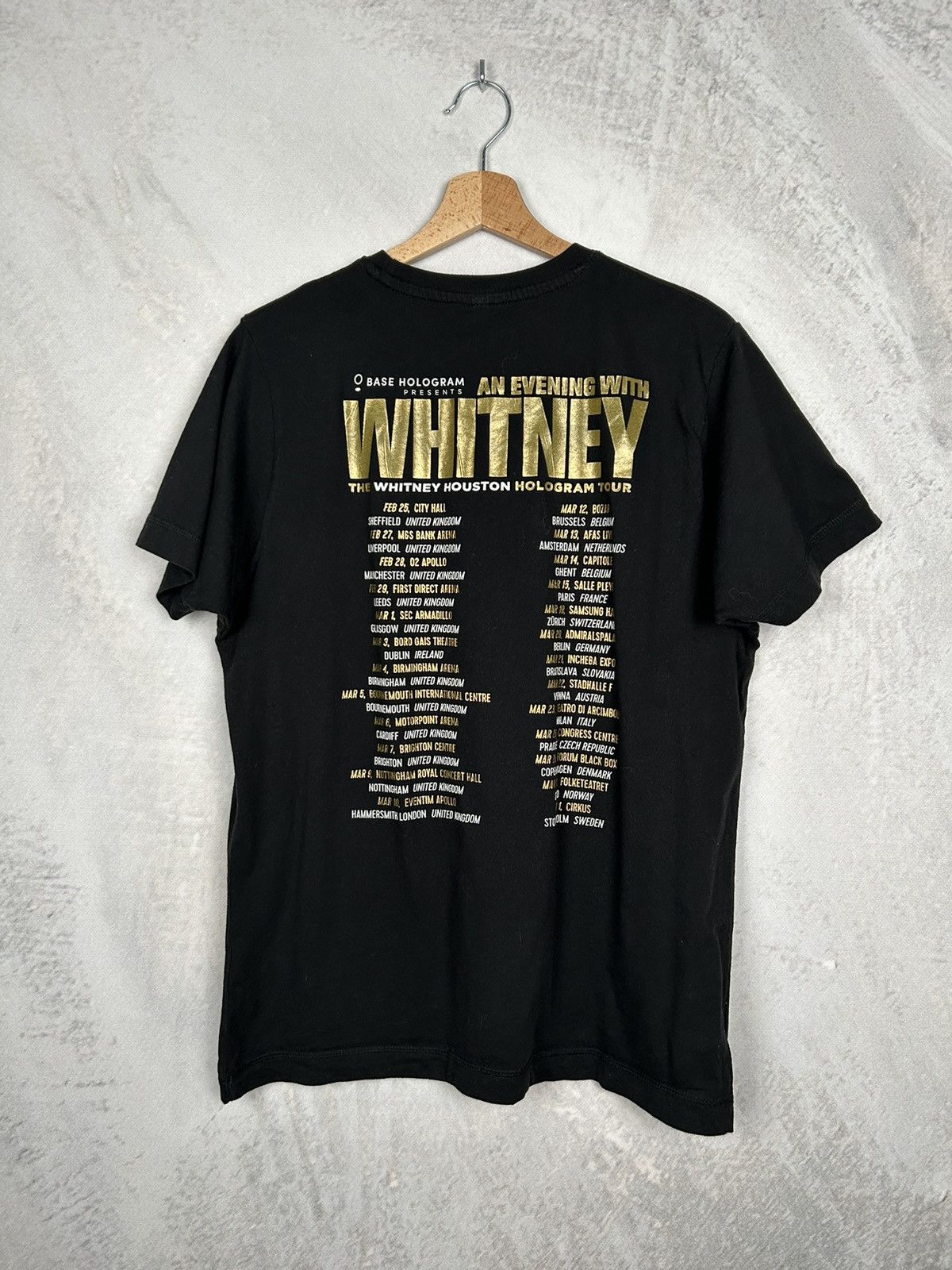 Band Tees Vintage Whitney Houston Graphic Tee Tour Art Music Size US M / EU 48-50 / 2 - 4 Thumbnail