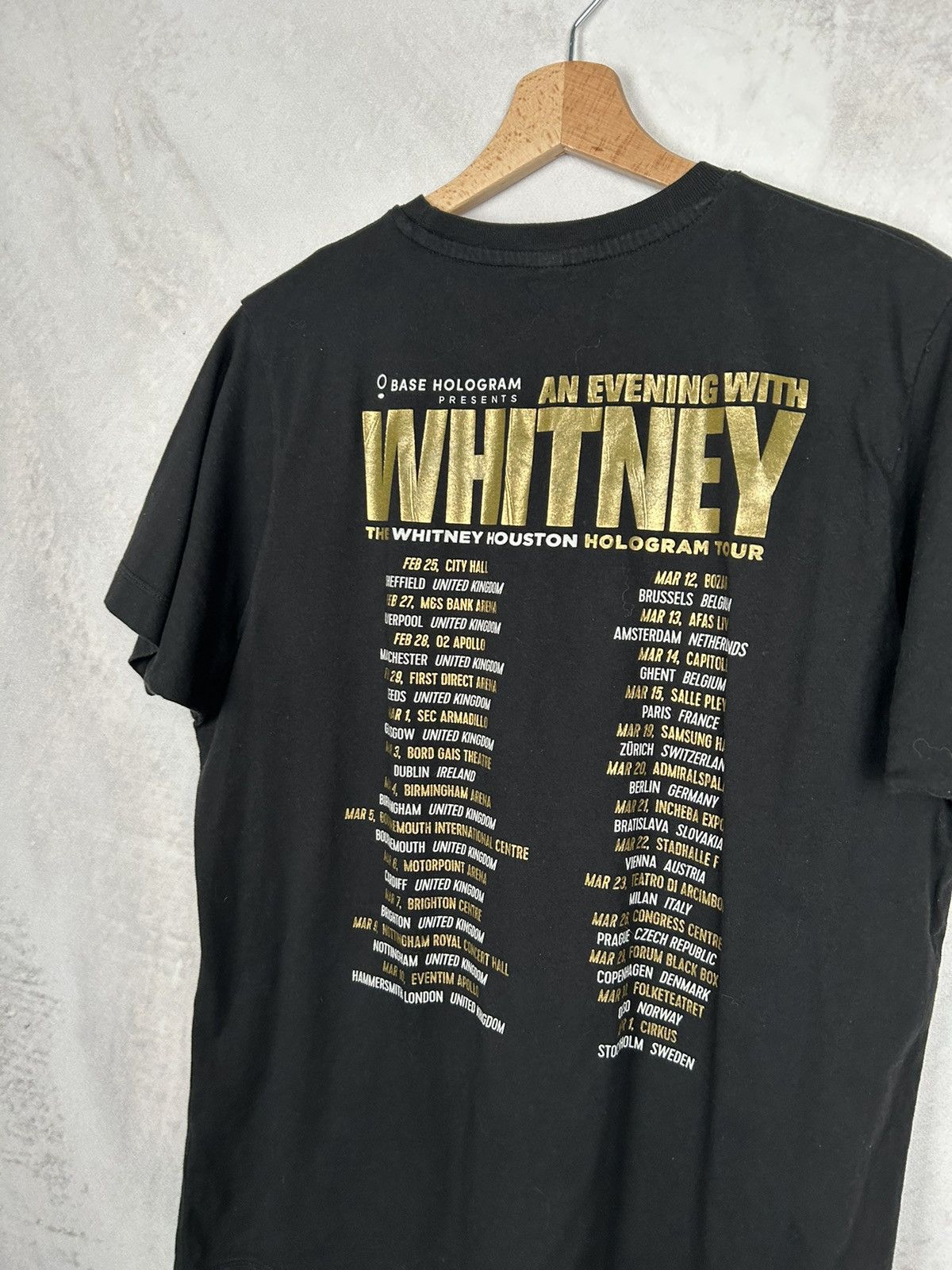 Band Tees Vintage Whitney Houston Graphic Tee Tour Art Music Size US M / EU 48-50 / 2 - 5 Thumbnail
