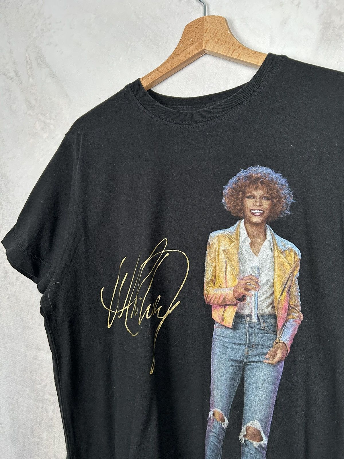Band Tees Vintage Whitney Houston Graphic Tee Tour Art Music Size US M / EU 48-50 / 2 - 3 Thumbnail