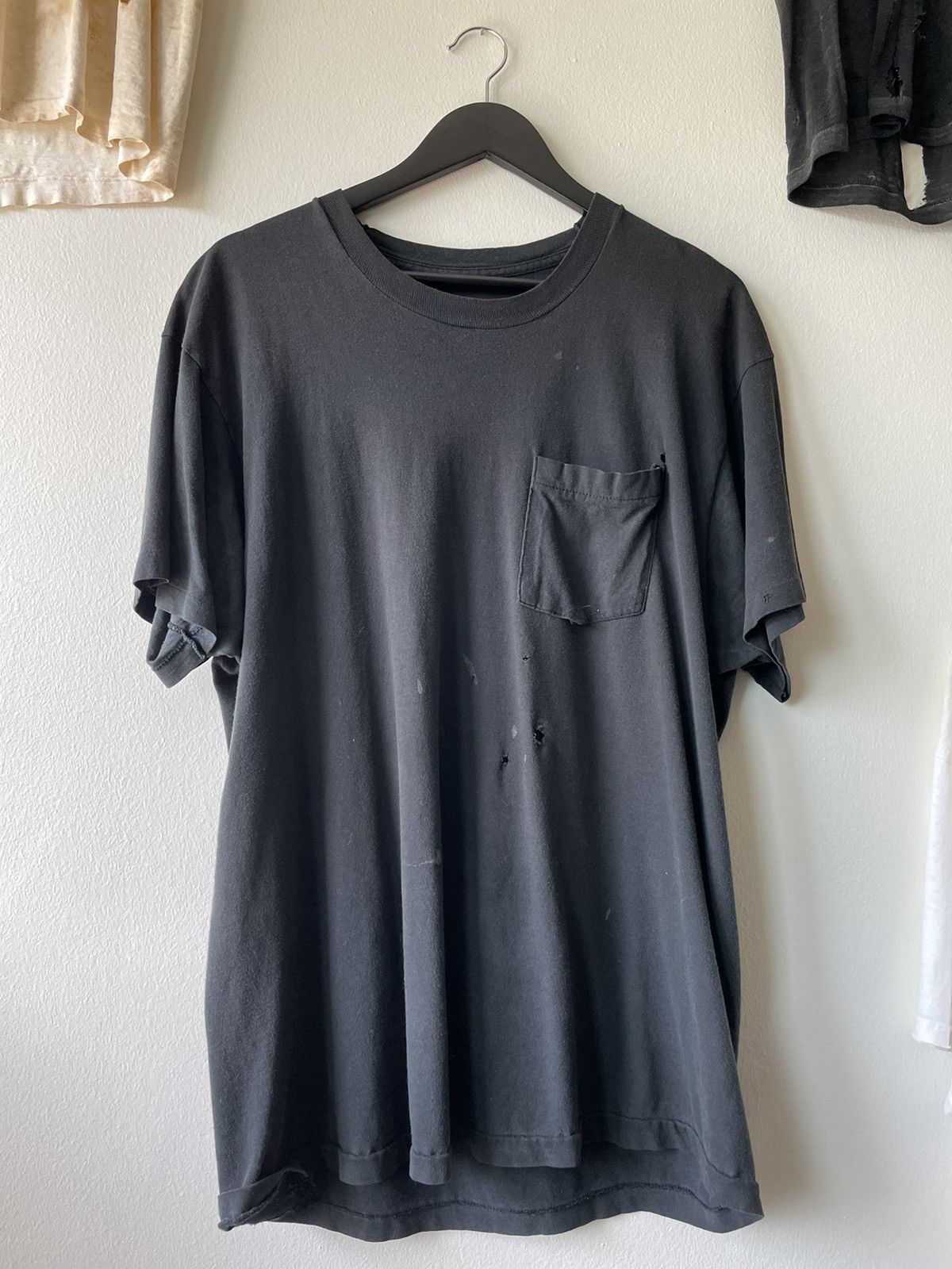 Vintage VINTAGE THRASHED FADED BLACK POCKET T-SHIRT Size US L / EU 52-54 / 3 - 3 Thumbnail