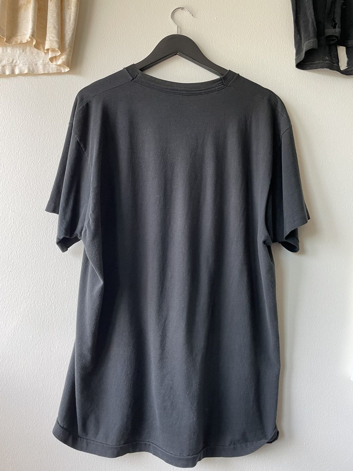 Vintage VINTAGE THRASHED FADED BLACK POCKET T-SHIRT Size US L / EU 52-54 / 3 - 9 Thumbnail