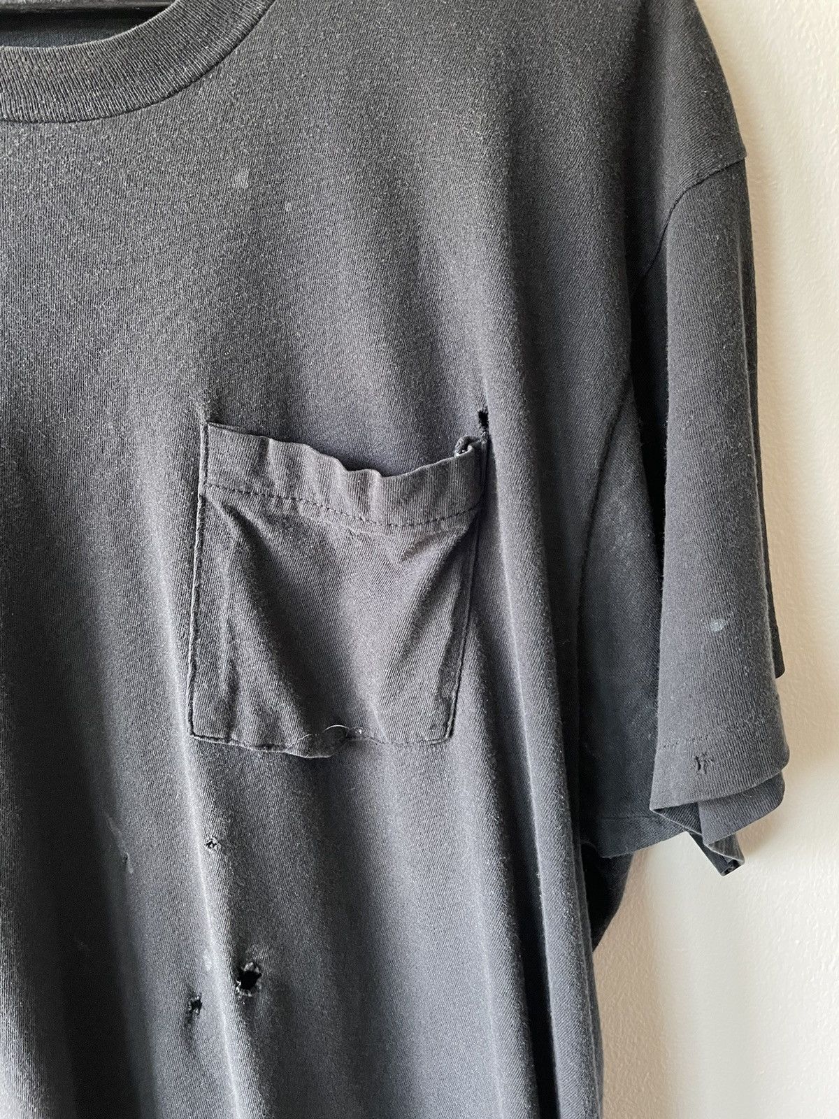 Vintage VINTAGE THRASHED FADED BLACK POCKET T-SHIRT Size US L / EU 52-54 / 3 - 6 Thumbnail