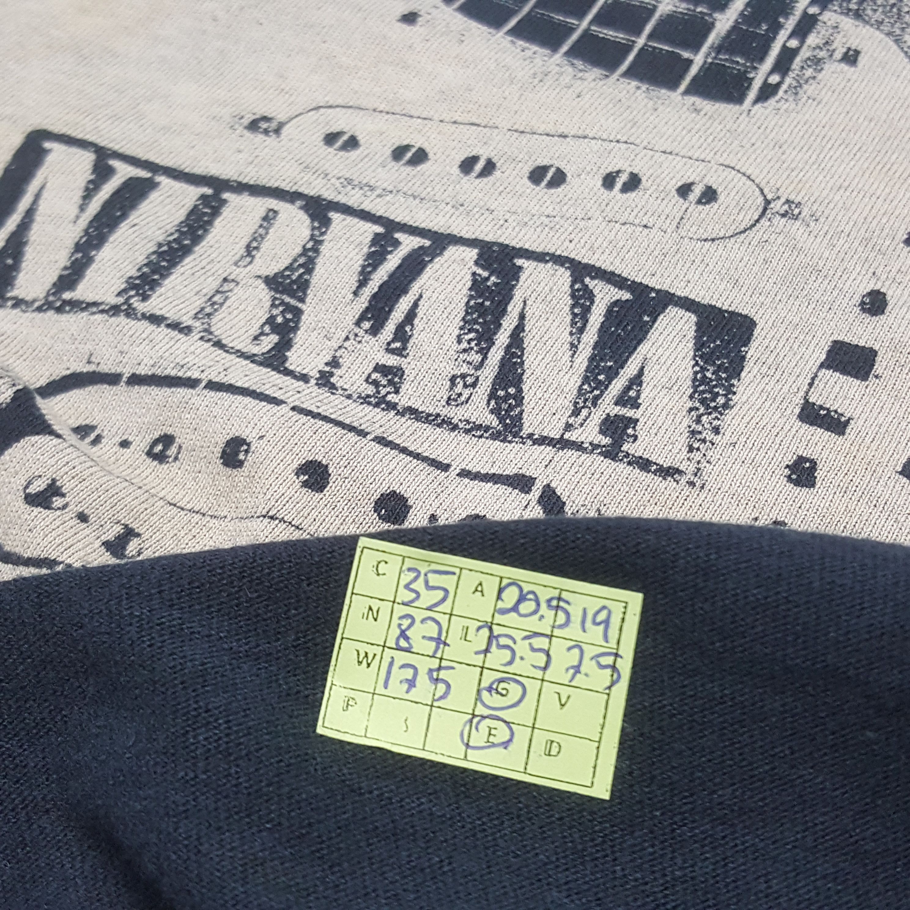 Nirvana × Vintage Vintage NIRVANA American Grunge Band Guitar Design Tshirt Size US M / EU 48-50 / 2 - 9 Thumbnail