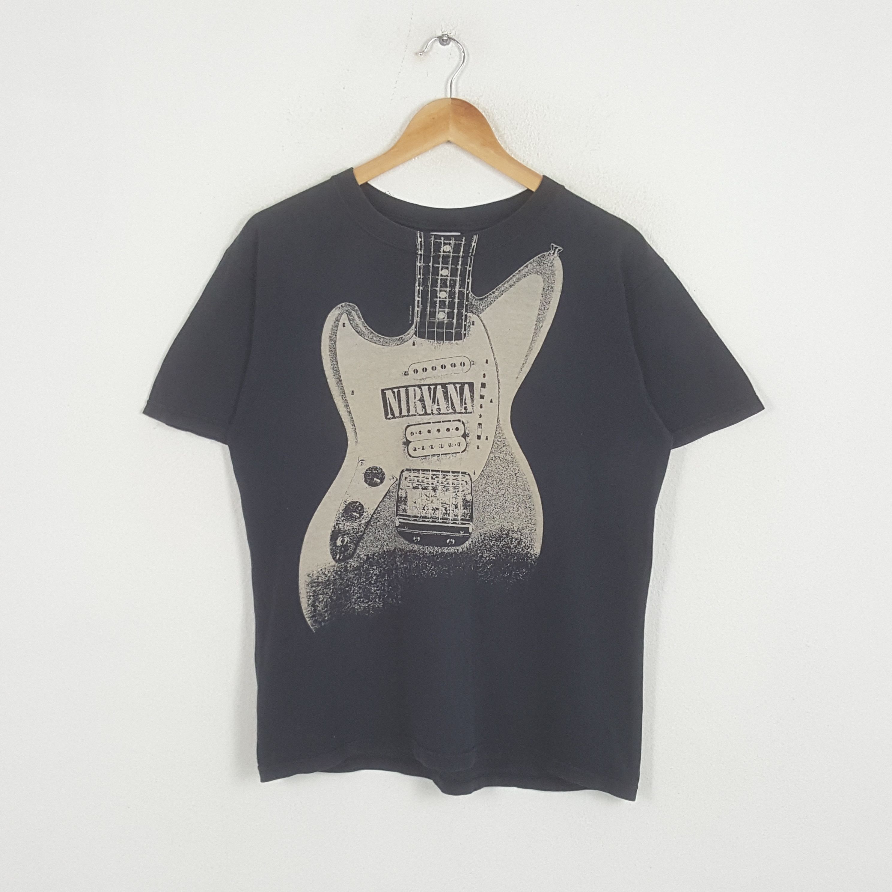 Nirvana × Vintage Vintage NIRVANA American Grunge Band Guitar Design Tshirt Size US M / EU 48-50 / 2 - 1 Thumbnail