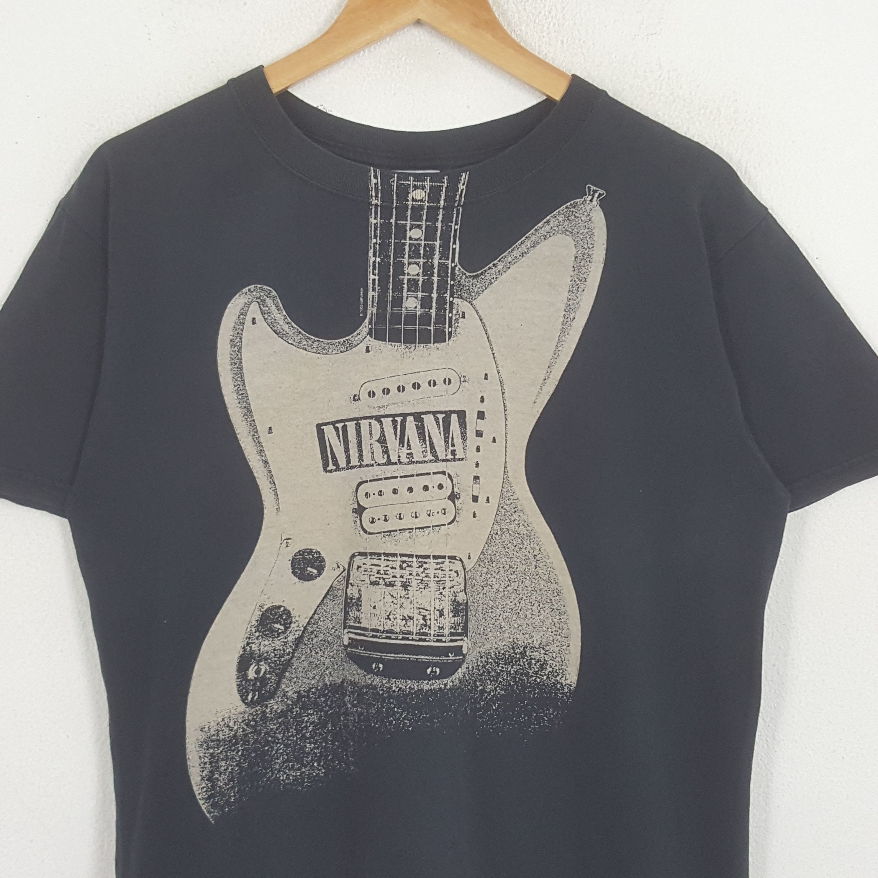Nirvana × Vintage Vintage NIRVANA American Grunge Band Guitar Design Tshirt Size US M / EU 48-50 / 2 - 2 Thumbnail